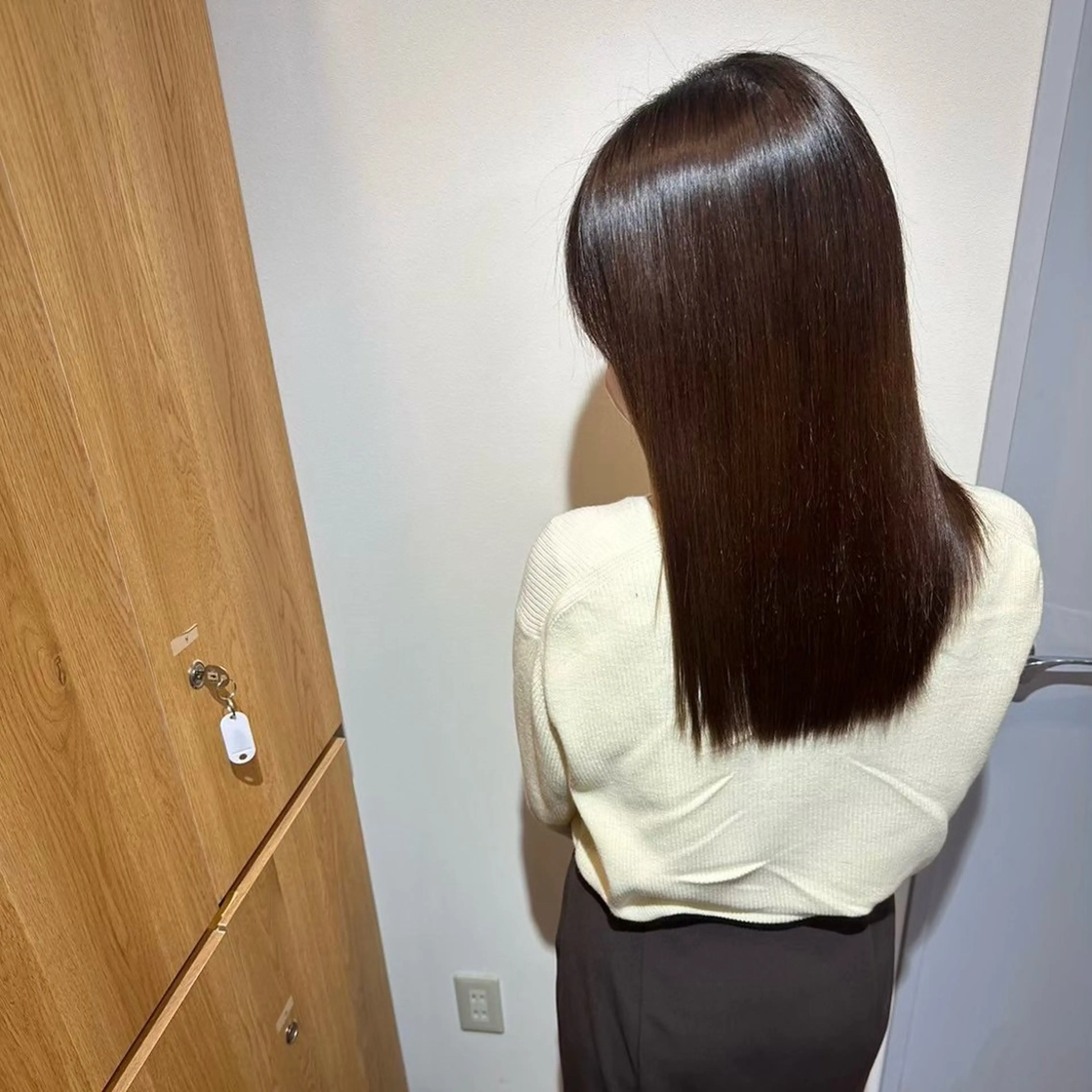 ロング 岡田 佳子のヘアスタイル