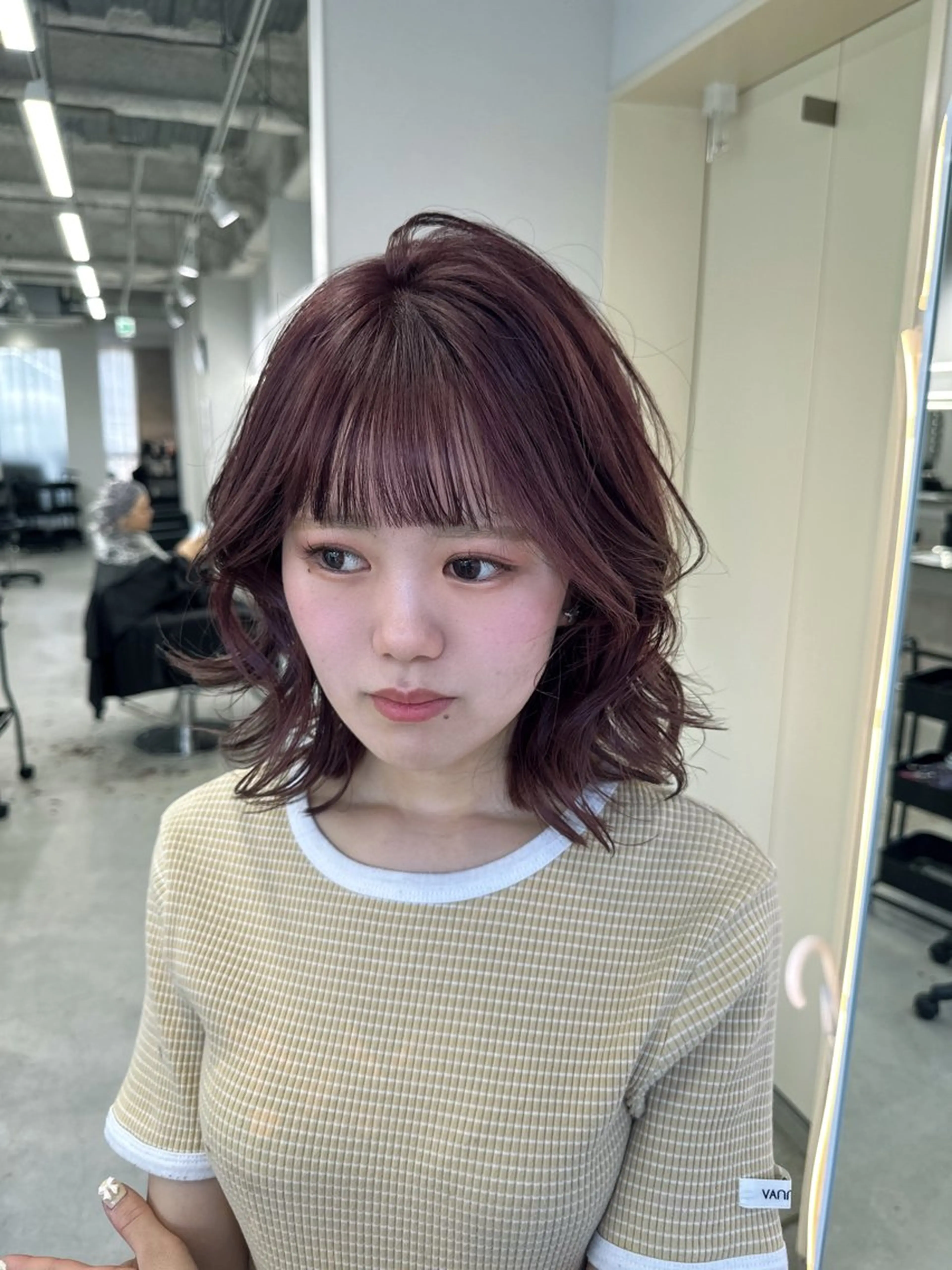 ミディアム maya レイヤーカットのヘアスタイル