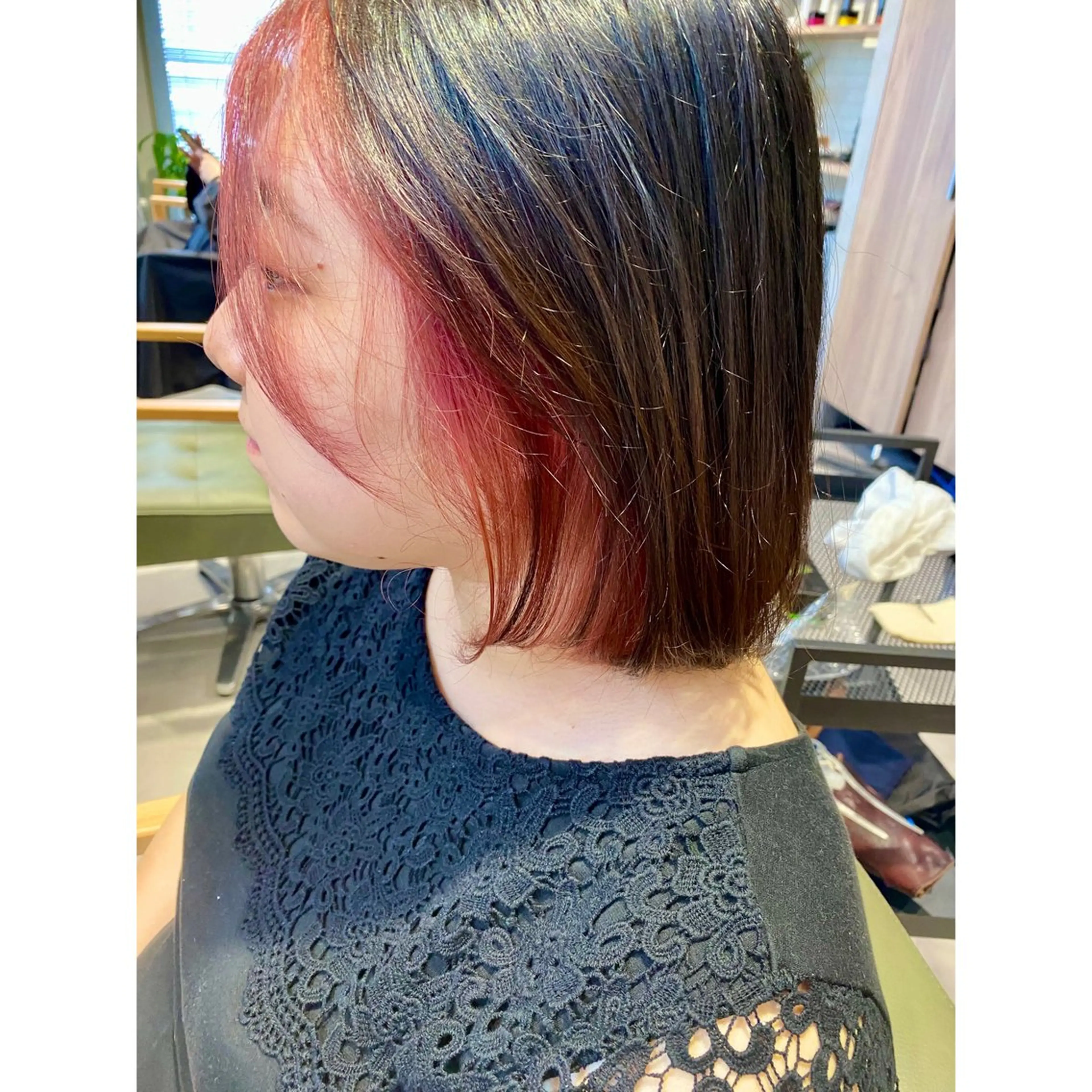 ミディアム カラー ヘアアレンジ ブリーチ ピンクカラー カット ヘアカラー 小國 綾かのヘアスタイル