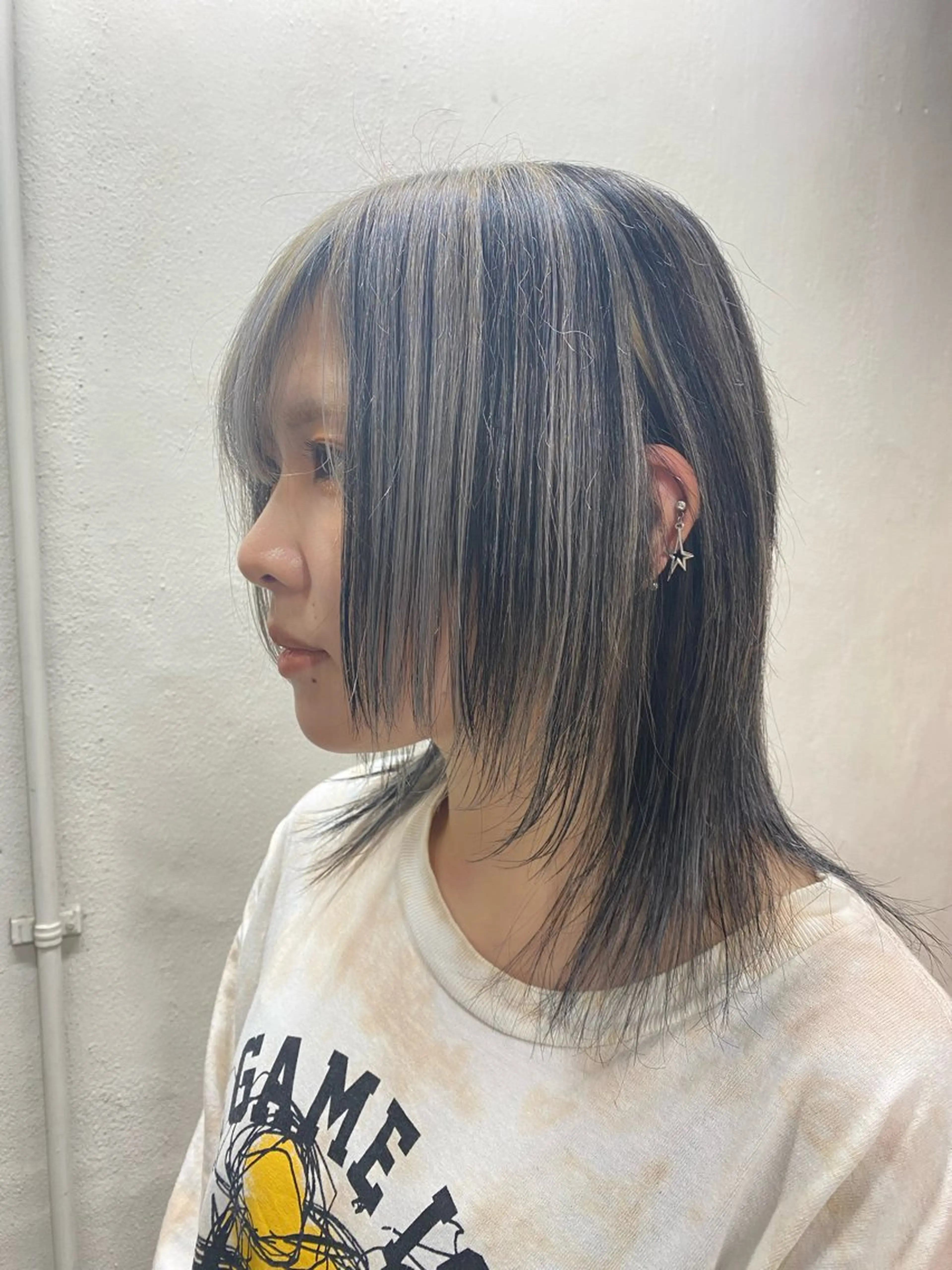 ミディアム カラー ブリーチ ケアブリーチ デザインカラー ダブルカラー ハイトーンカラー カット トリートメント ヘアセット 安部佑哉/ハイトーン /レイヤー/グランジのヘアスタイル