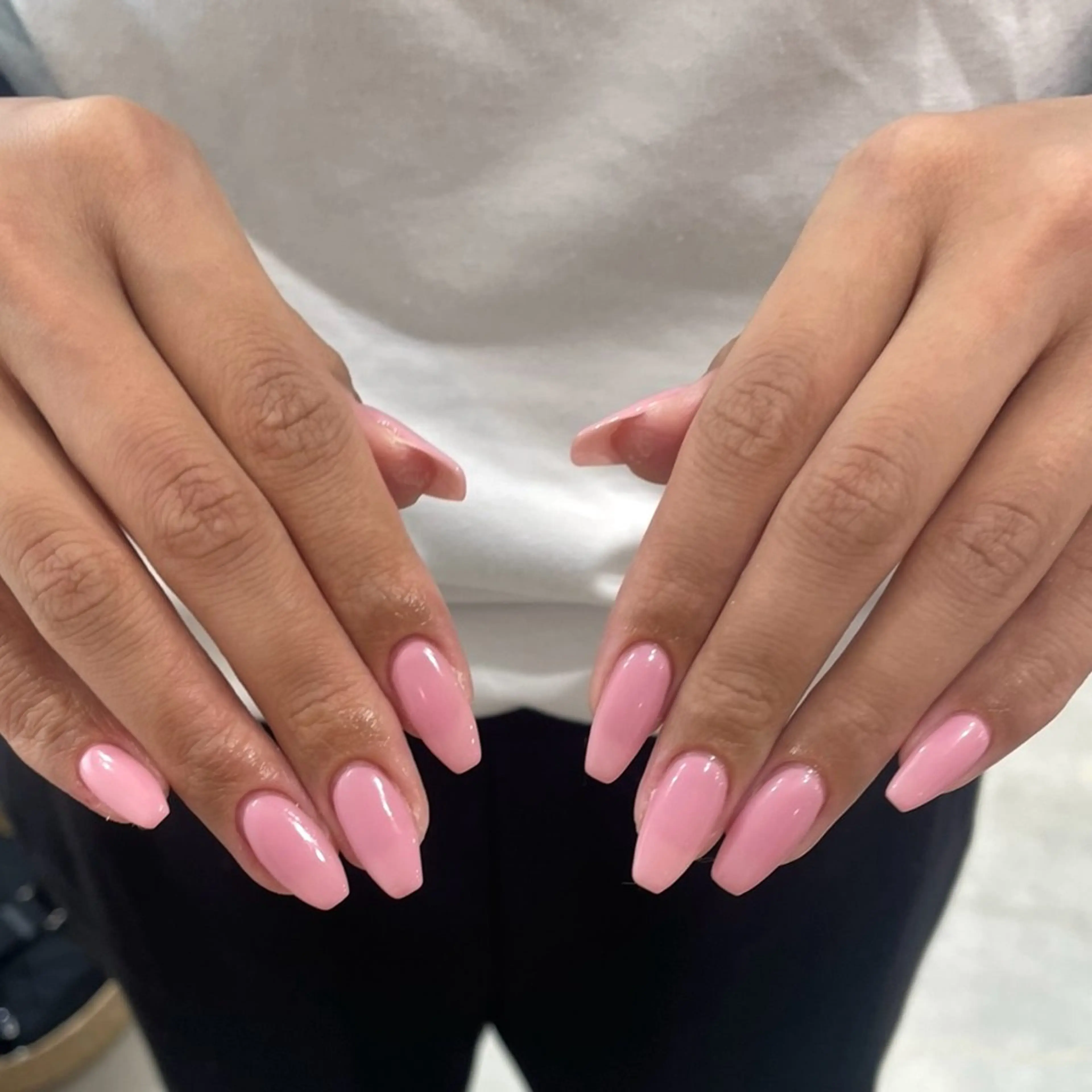 ネイル ハンドネイル 𝑟𝑖𝑠𝑎 🕯‎🤍のネイルデザイン