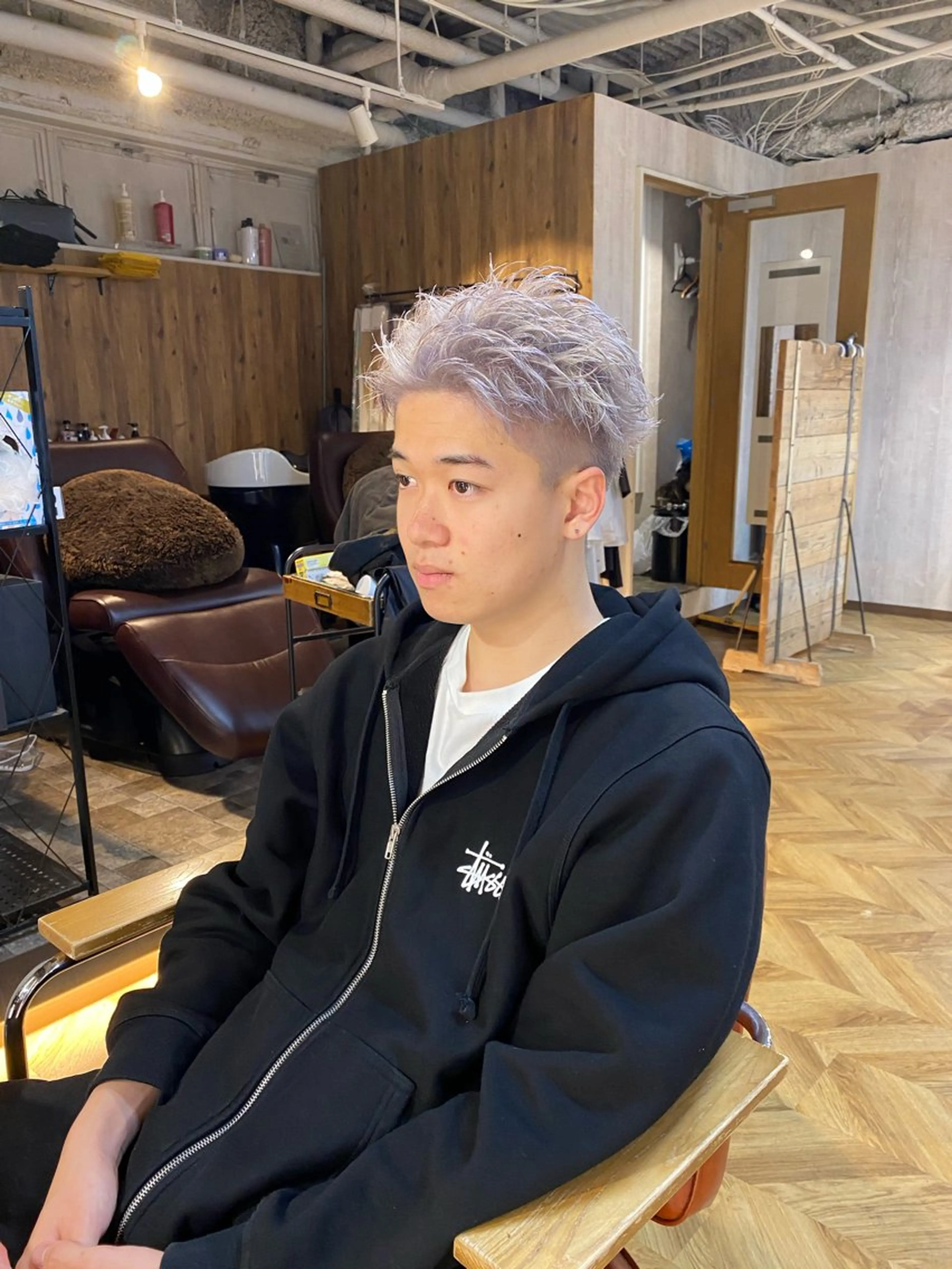 ショート カラー 黒髪 ダブルカラー シルバー ホワイトシルバー elise所属・SWAN札幌 ハタザワリュートのヘアスタイル