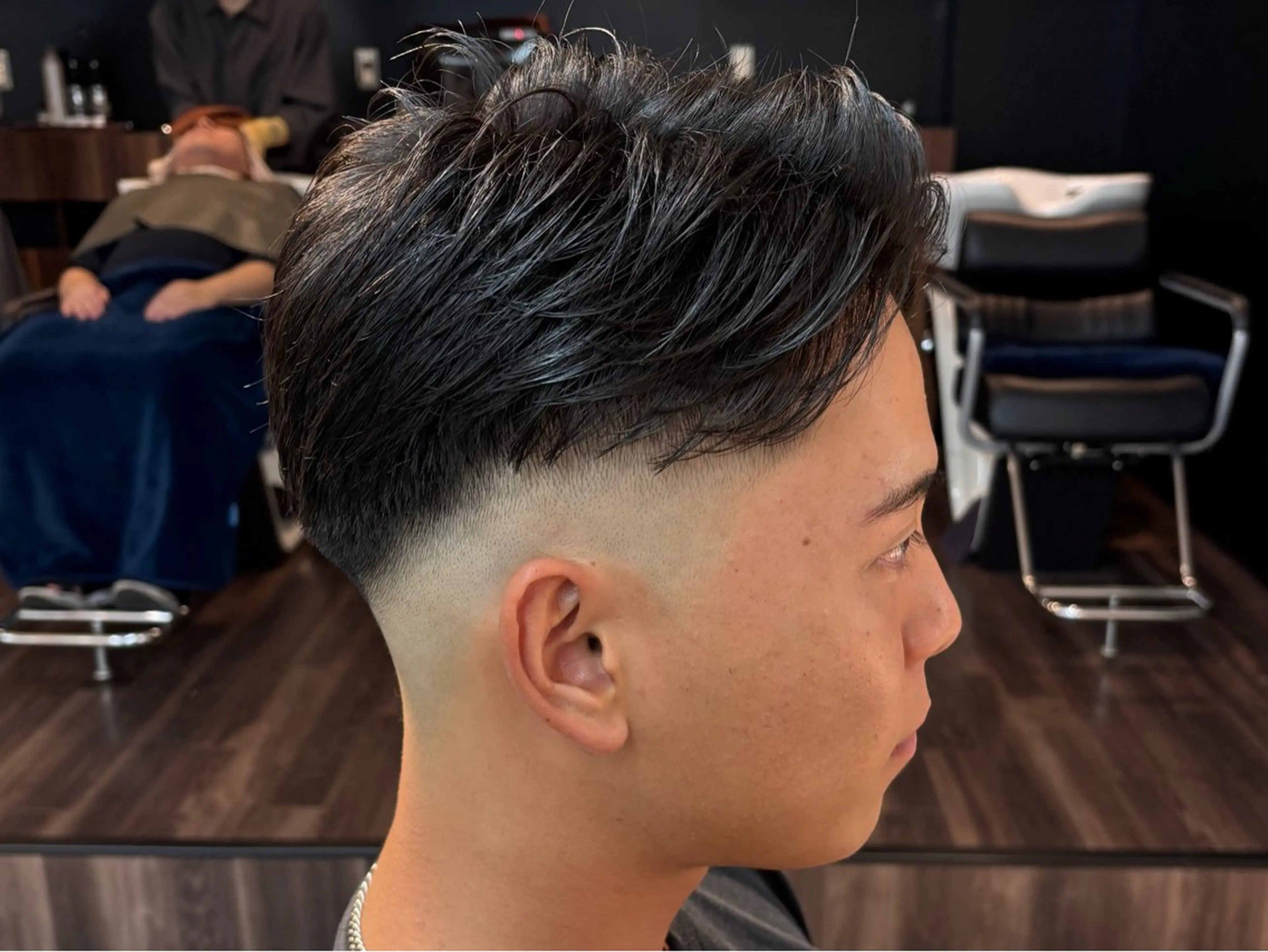 ショート メンズ フェードカット 刈り上げ カット 男に磨きをかけるフェ ードヘア👊🏼/森のヘアスタイル