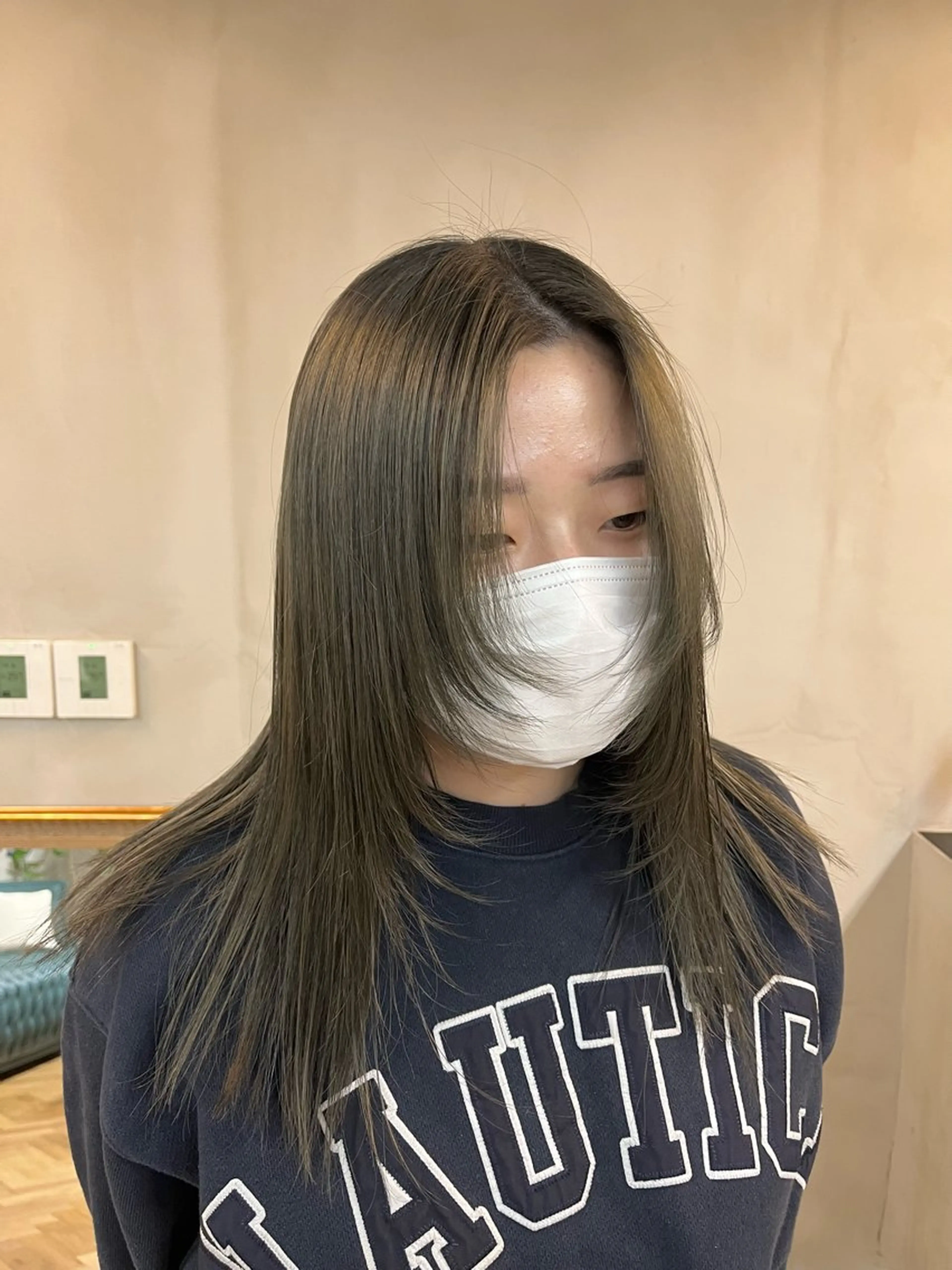 ロング カラー ブリーチ グレージュ オリーブグレージュ オリーブグレー miyu /レイヤー/ブリーチのヘアスタイル