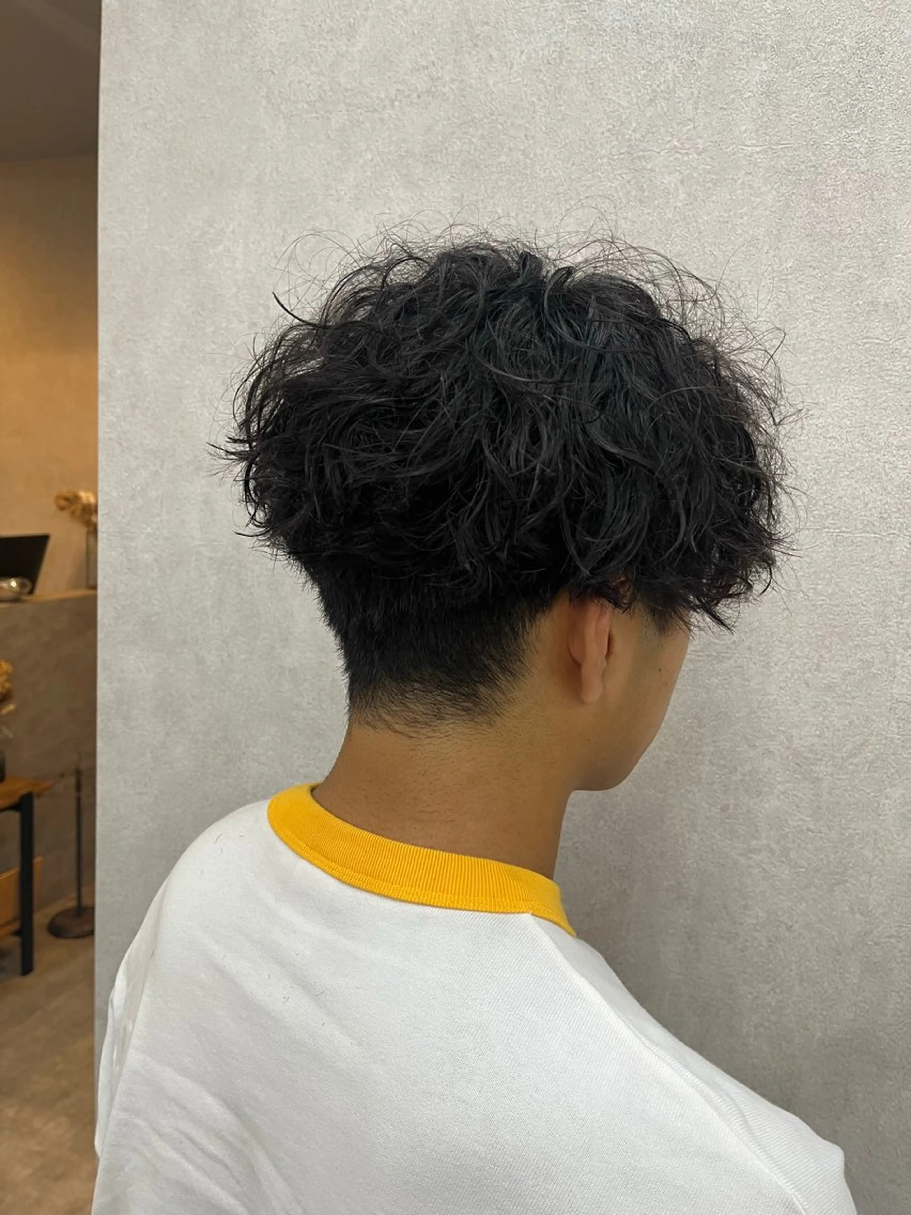 ツイストスパイラルor波巻きなどエッジの効いたメンズパーマ&カットの写真