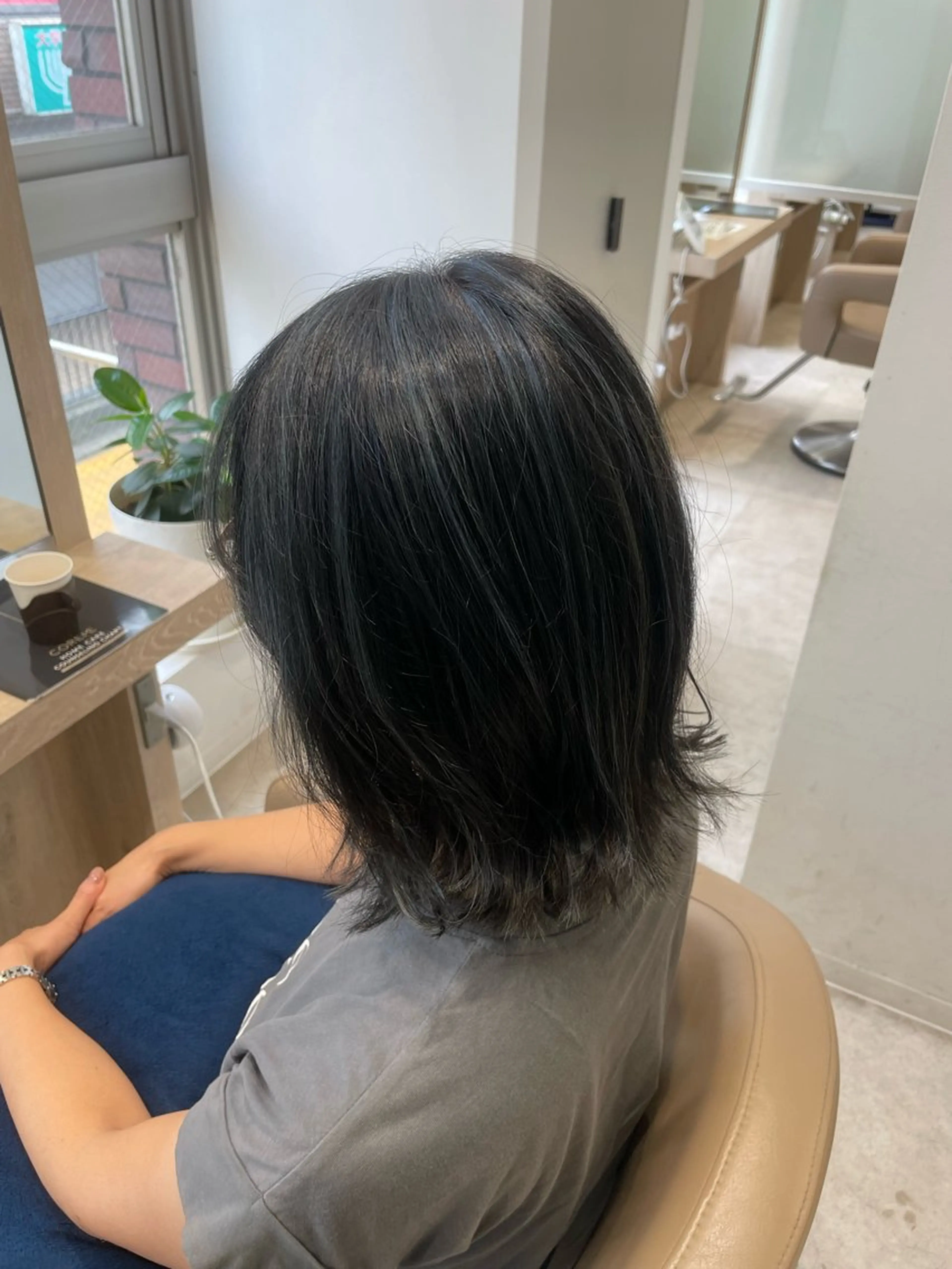 ミディアム カラー ブルーカラー ハイライトカラー ハイライト カット ヘアカラー トリートメント EARTH菊名店👾 ひらのすぐるのヘアスタイル