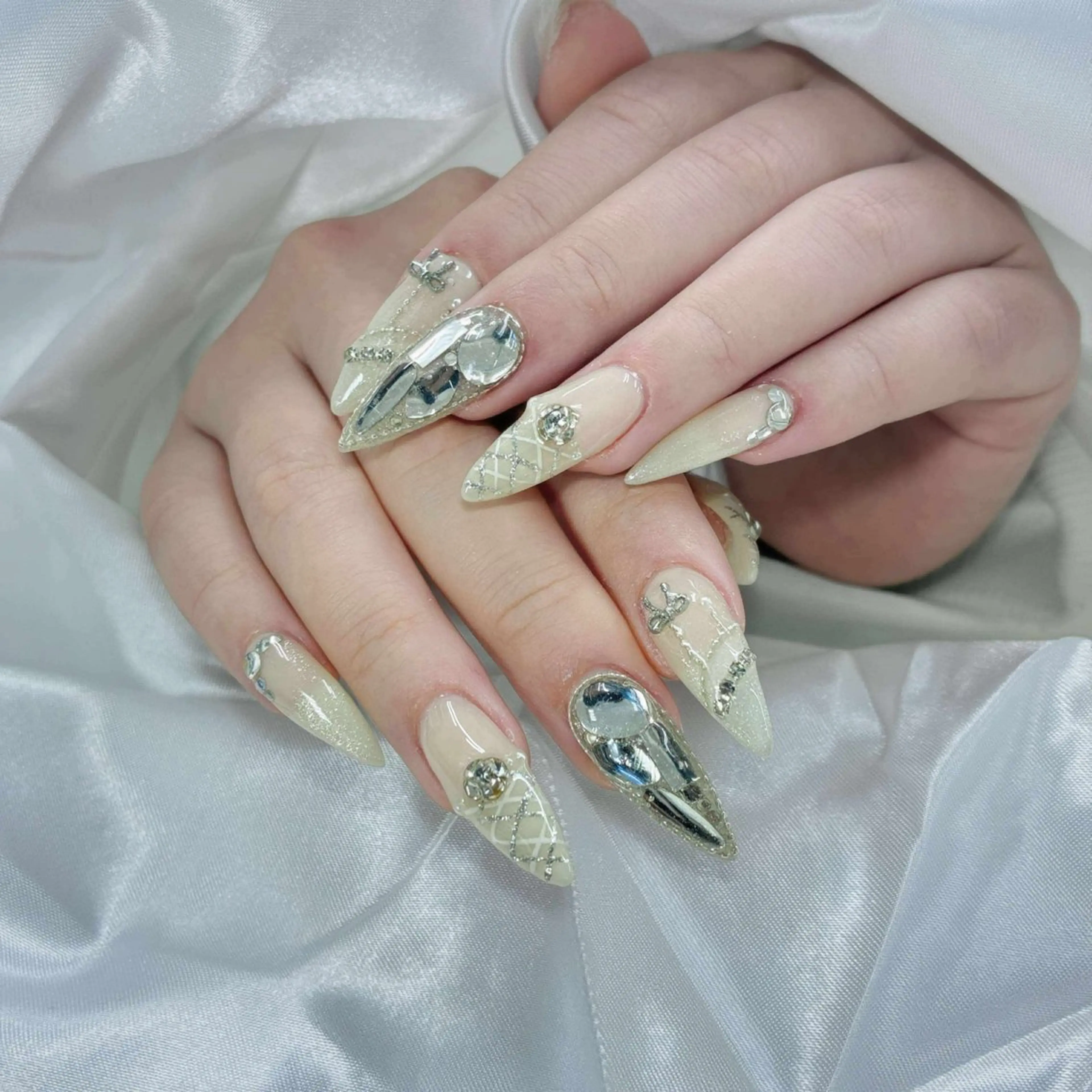 ネイル フレンチネイル グラデーション 韓国ネイル マグネットネイル ニュアンスネイル ハンドネイル Squeen Nailのネイルデザイン