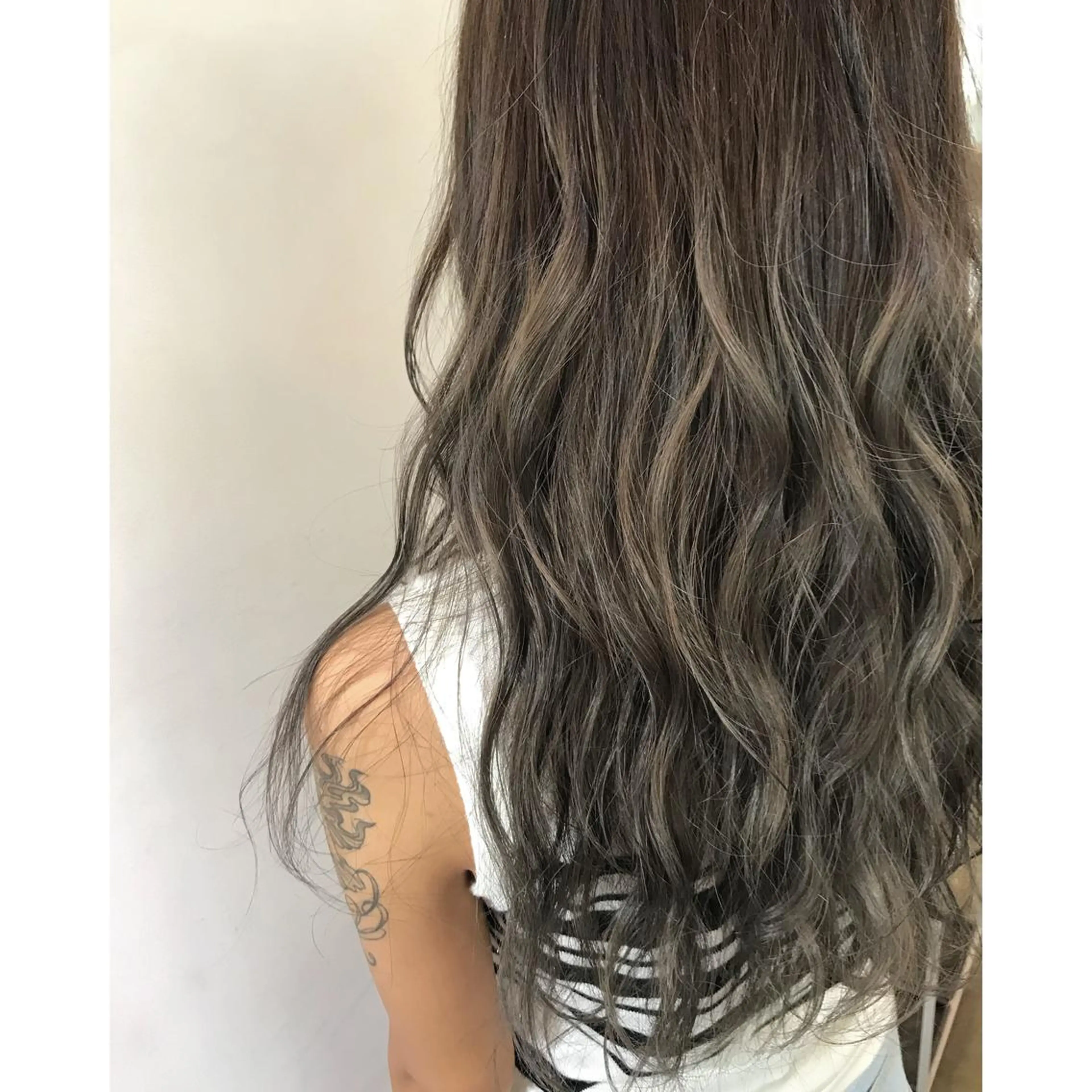 ロング カラー アディクシーカラー ブリーチ トリートメント 坂西 春果のマツエク・マツパデザイン