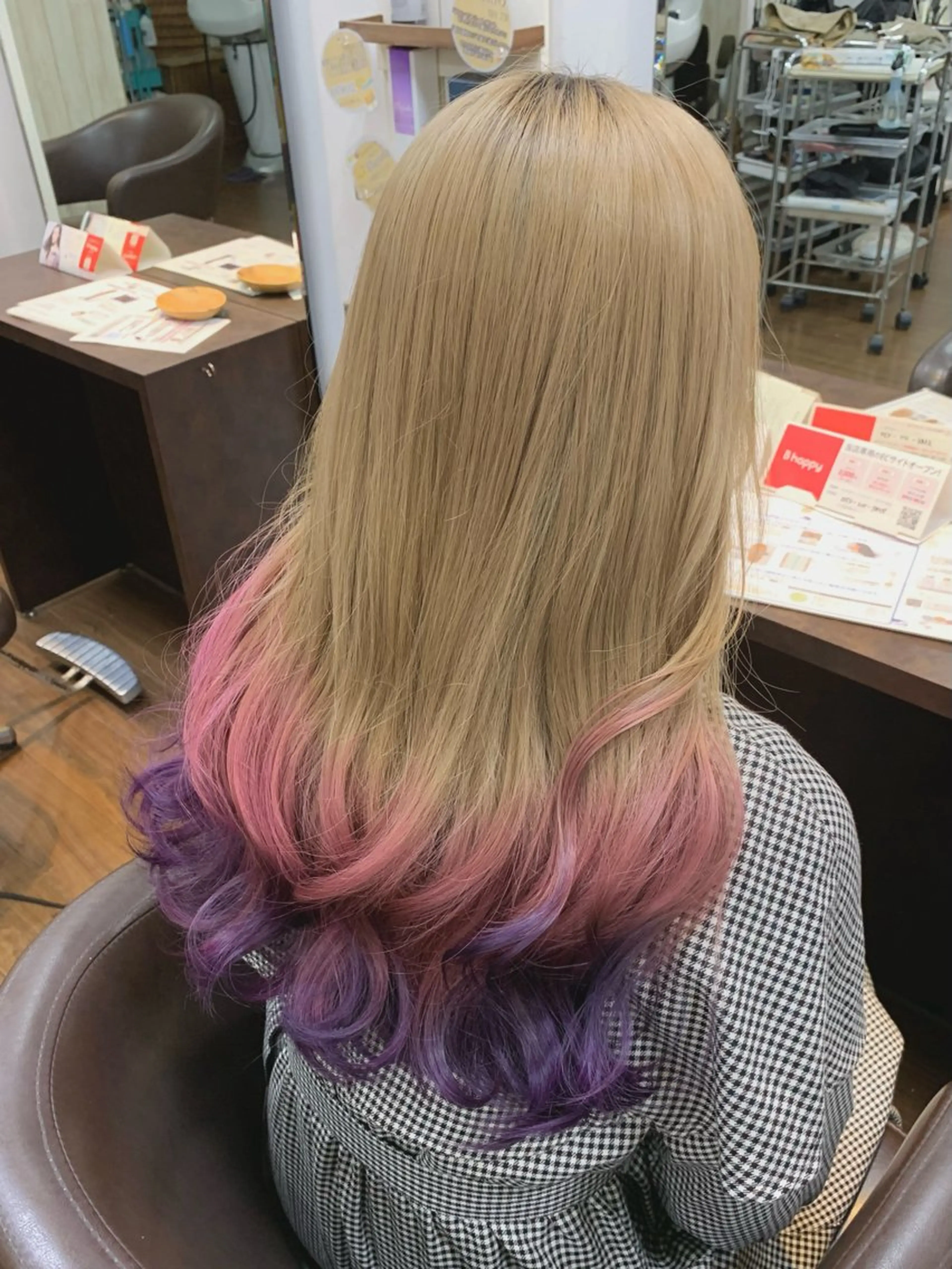 ロング カラー ベージュカラー グラデーションカラー ミルクティーベージュ ピンクカラー パープルカラー ヘアカラー トリートメント 小笠原 菜緒のヘアスタイル