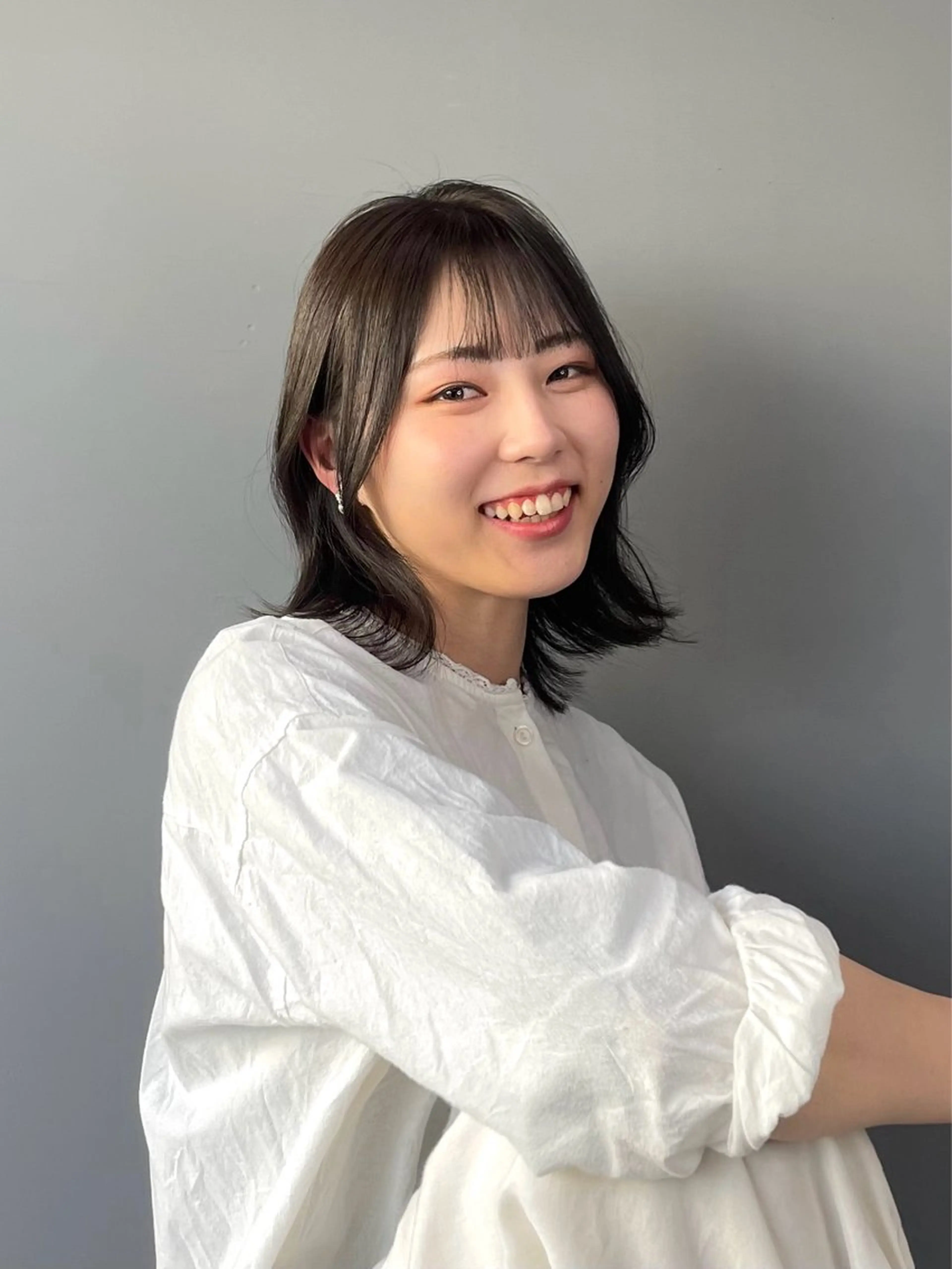 ミディアム 外ハネヘア カット ヘアカラー 川面 夕華のヘアスタイル