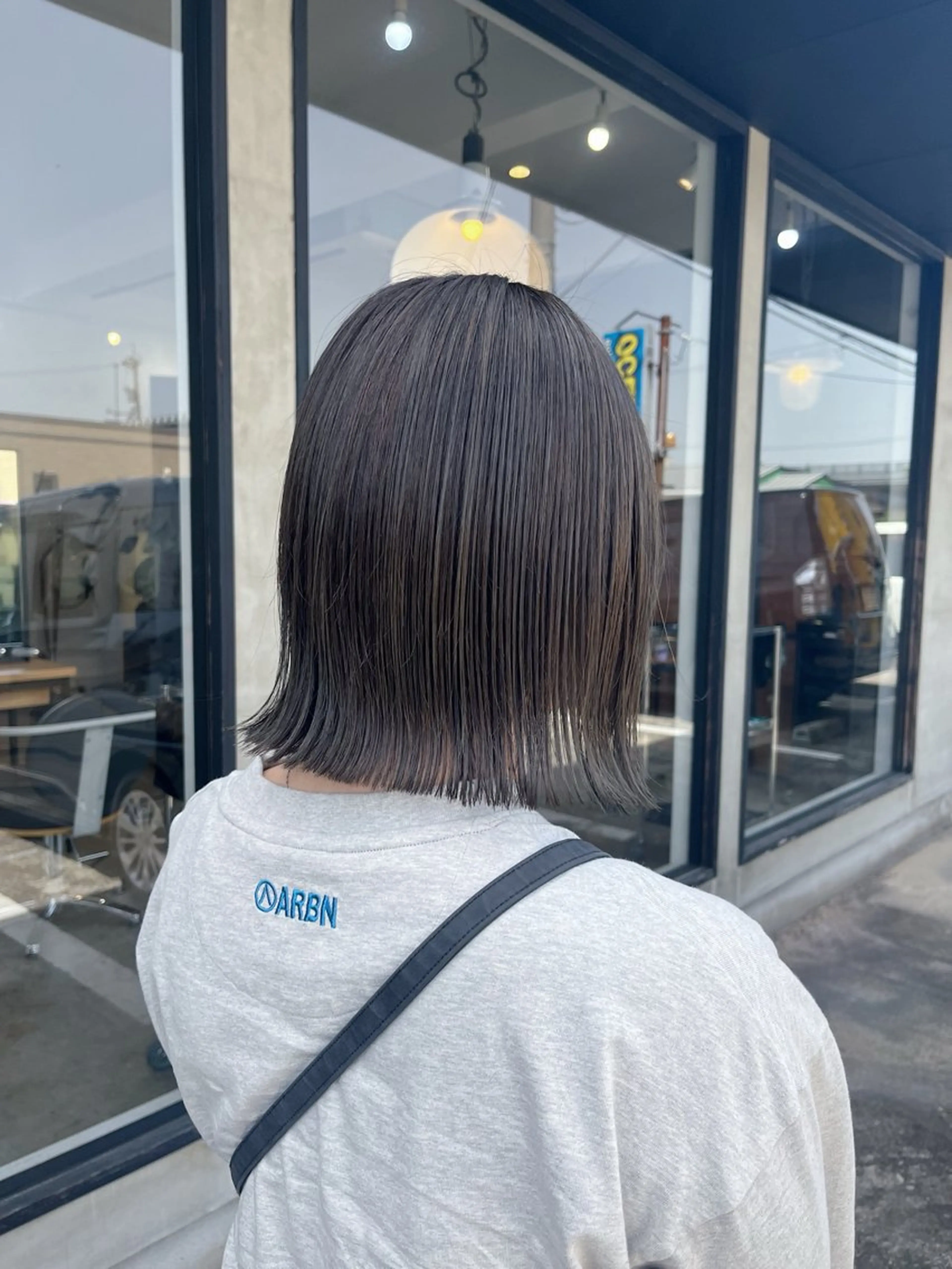 ミディアム 切りっぱなしボブ ボブ 荒川泰輝/オリーブ カラー/透明感カラーのヘアスタイル