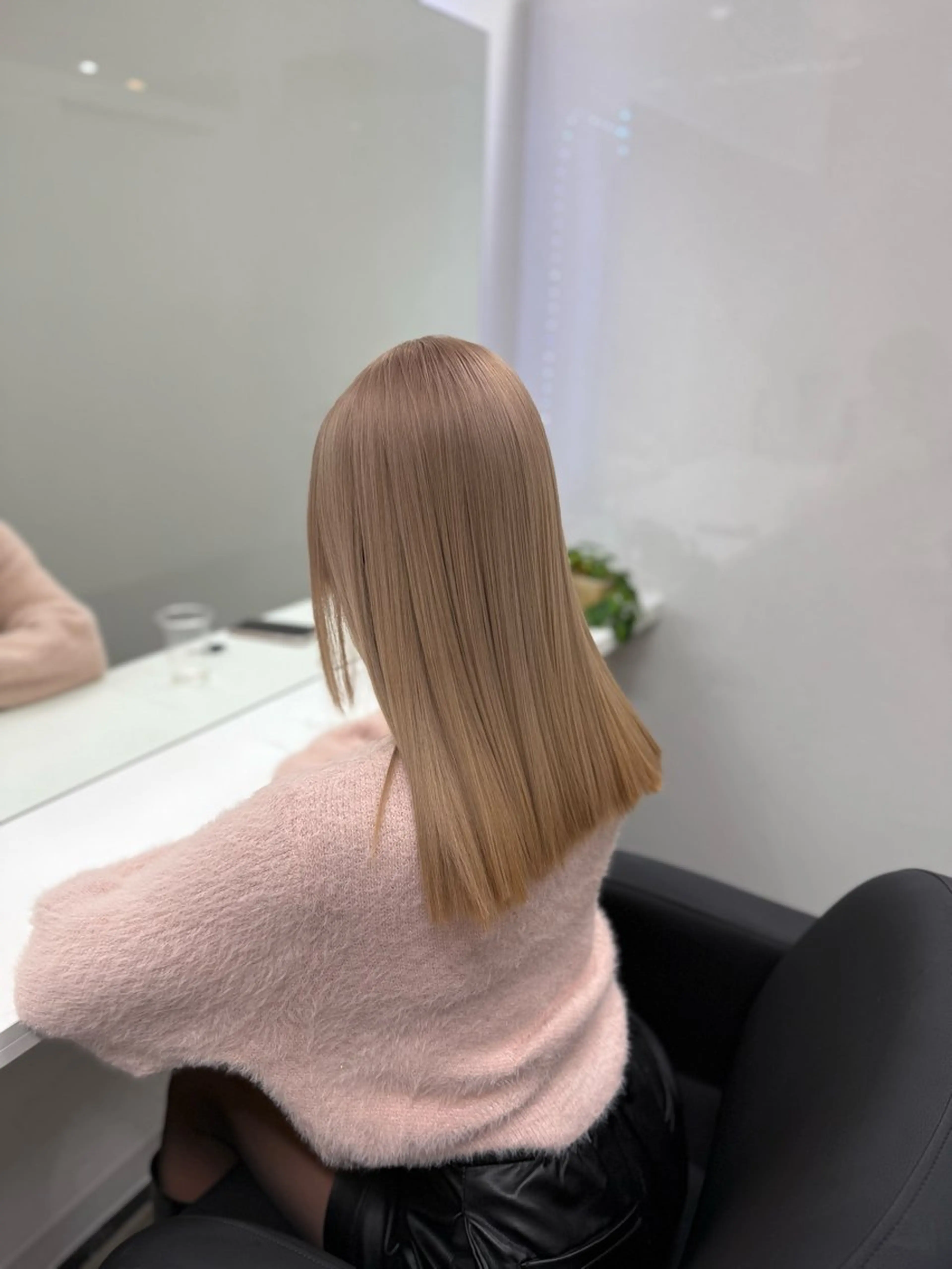 セミロング カラー reco所属・ウルフ&レイヤー特化 まとまる美髪矯正のヘアスタイル