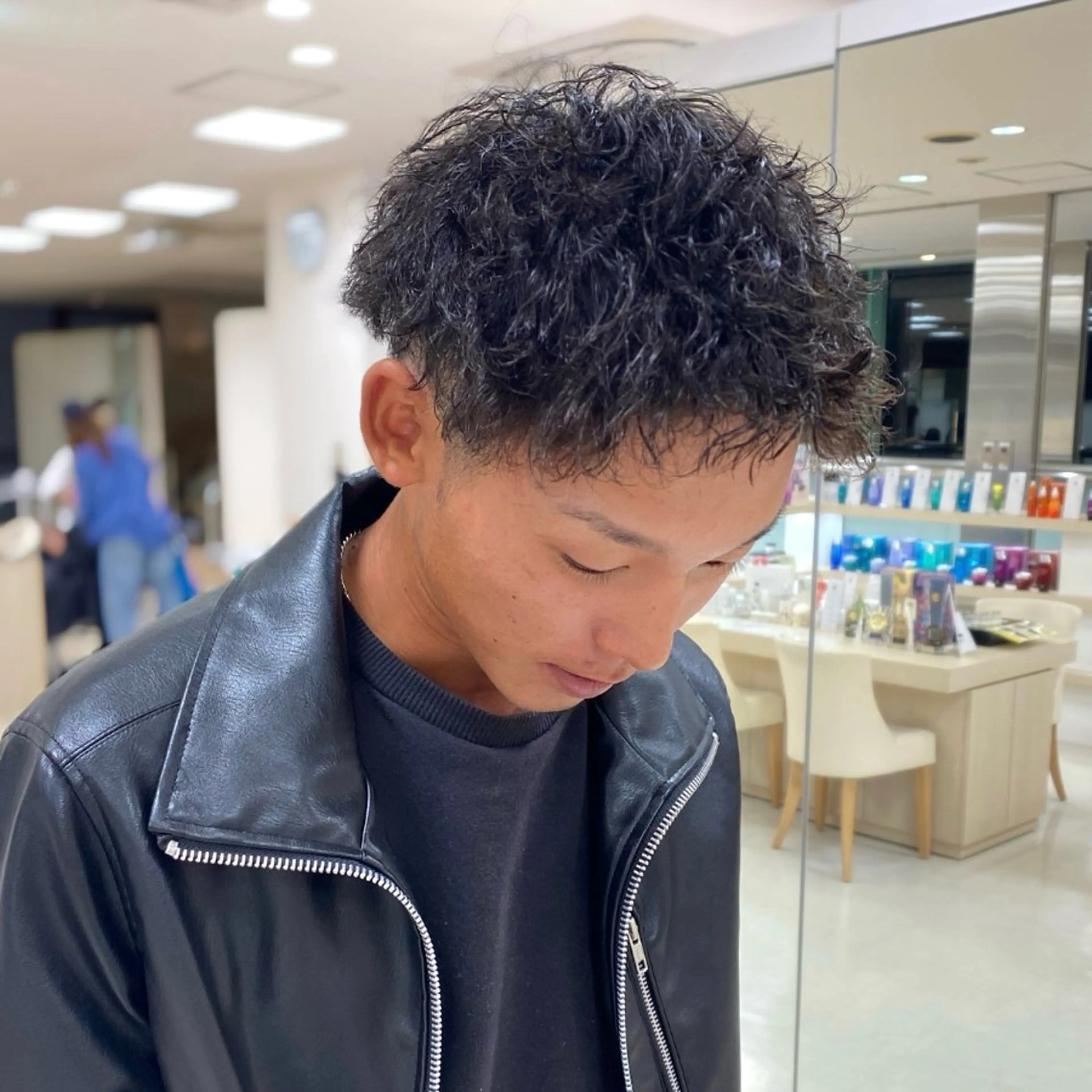 ショート パーマ メンズ フェザーパーマ メンズパーマ 波巻きパーマ ニュアンスパーマ カット パーマ トリートメント 銀座/ハイライト特化 🌿ブリーチ/片山のヘアスタイル