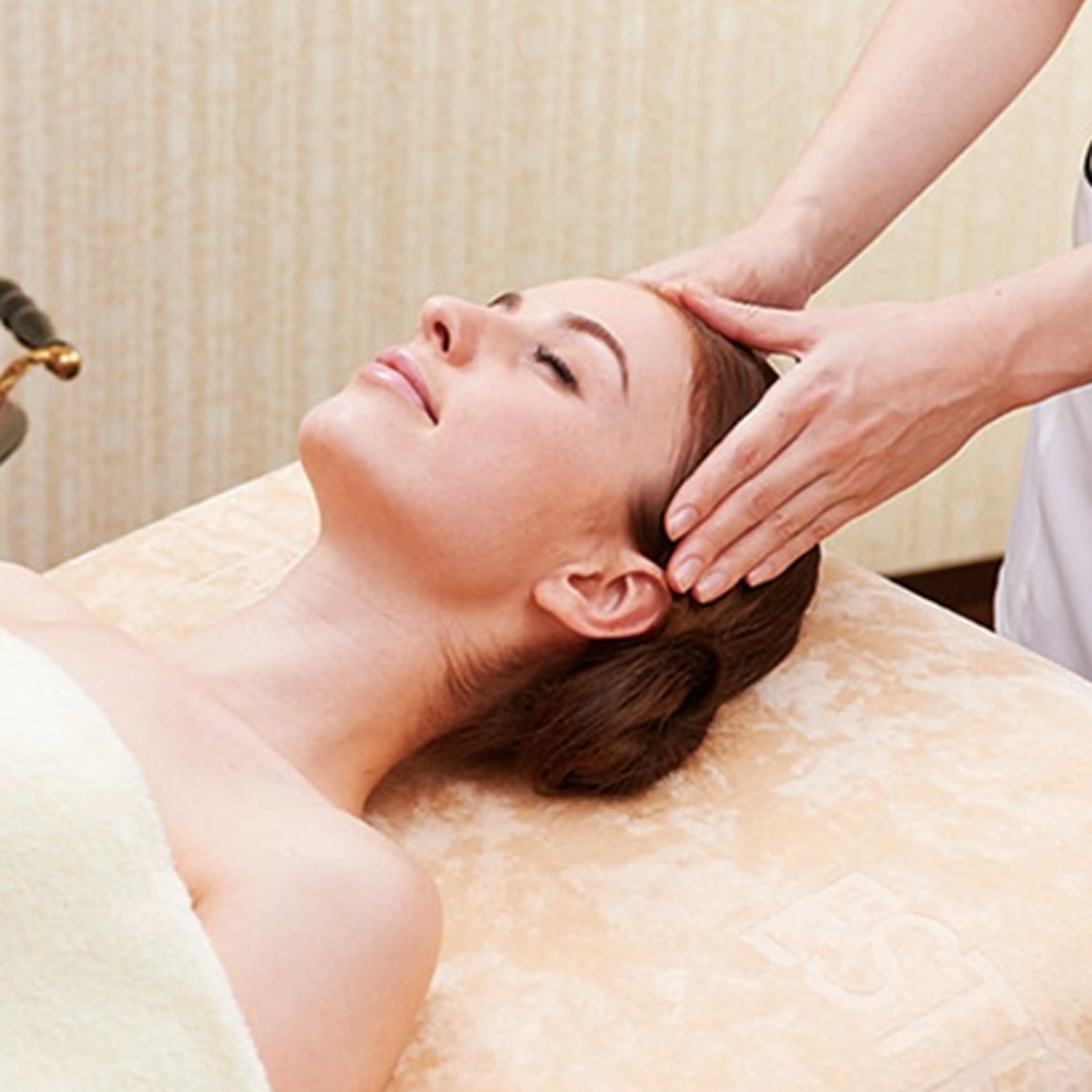 ベーシックコース(顔デコルテまでオイルマッサージ＋肌別対応パック)40分の写真