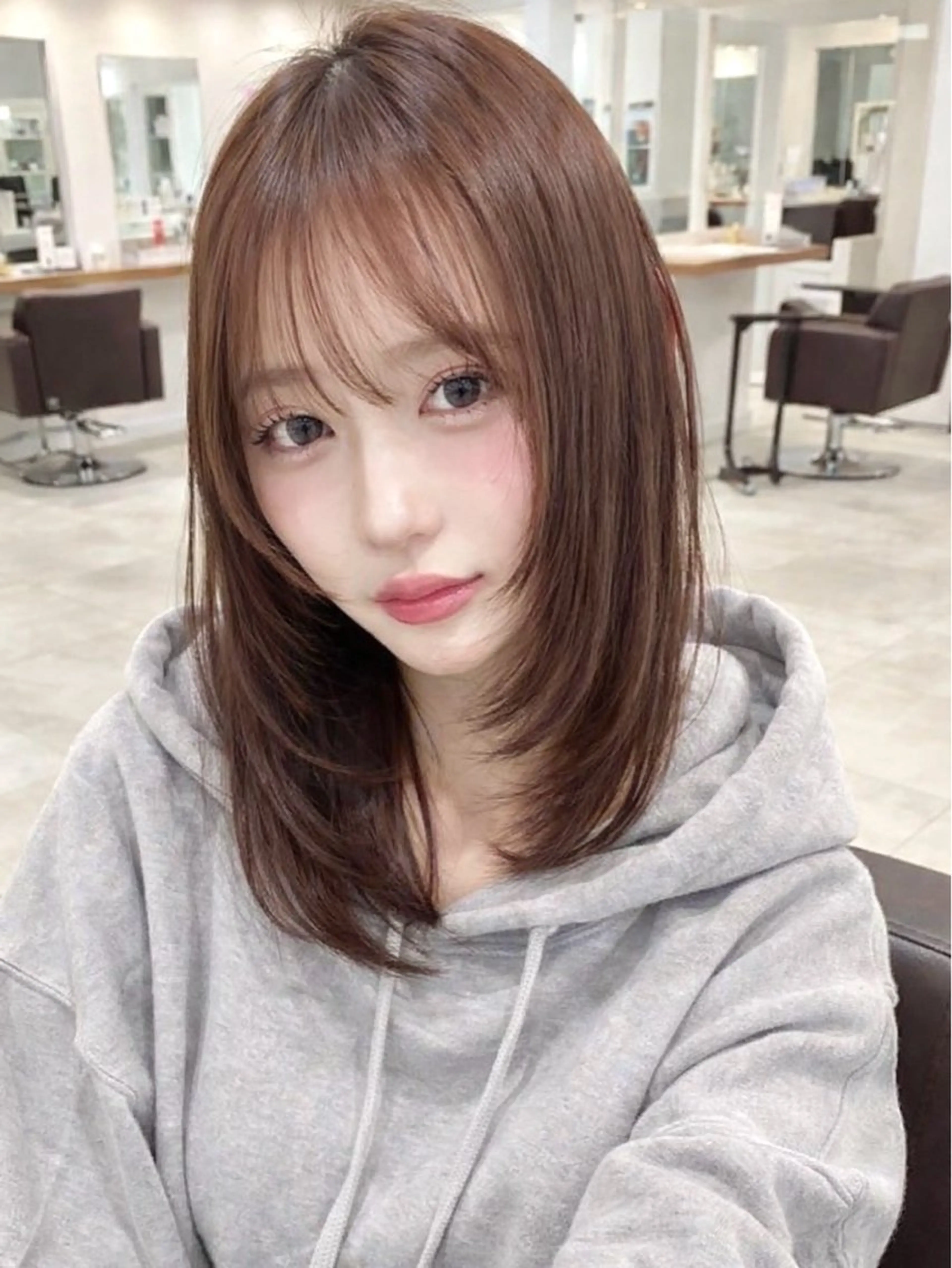 セミロング ボブ 顔まわりレイヤー 顔周りカット レイヤーカット シースルーバング カット シエル岡山店所属・レイヤー／ハイトーン /岡山駅前/上野陸のヘアスタイル