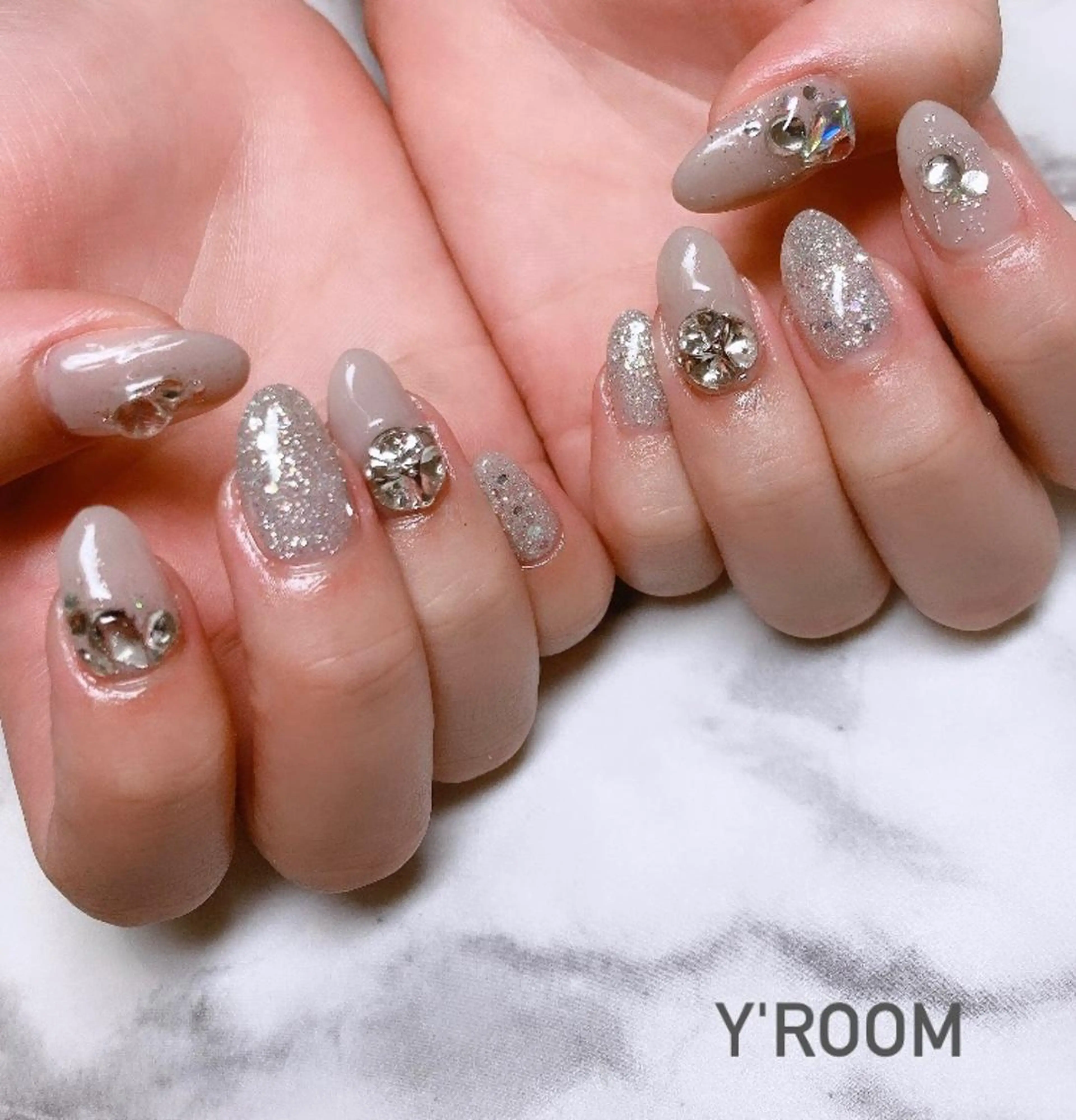 ネイル オーロラネイル フラッシュネイル フットネイル ジェルネイル 氷ネイル・うるうるネイル ハンドネイル YUKA （ネイリスト）のネイルデザイン