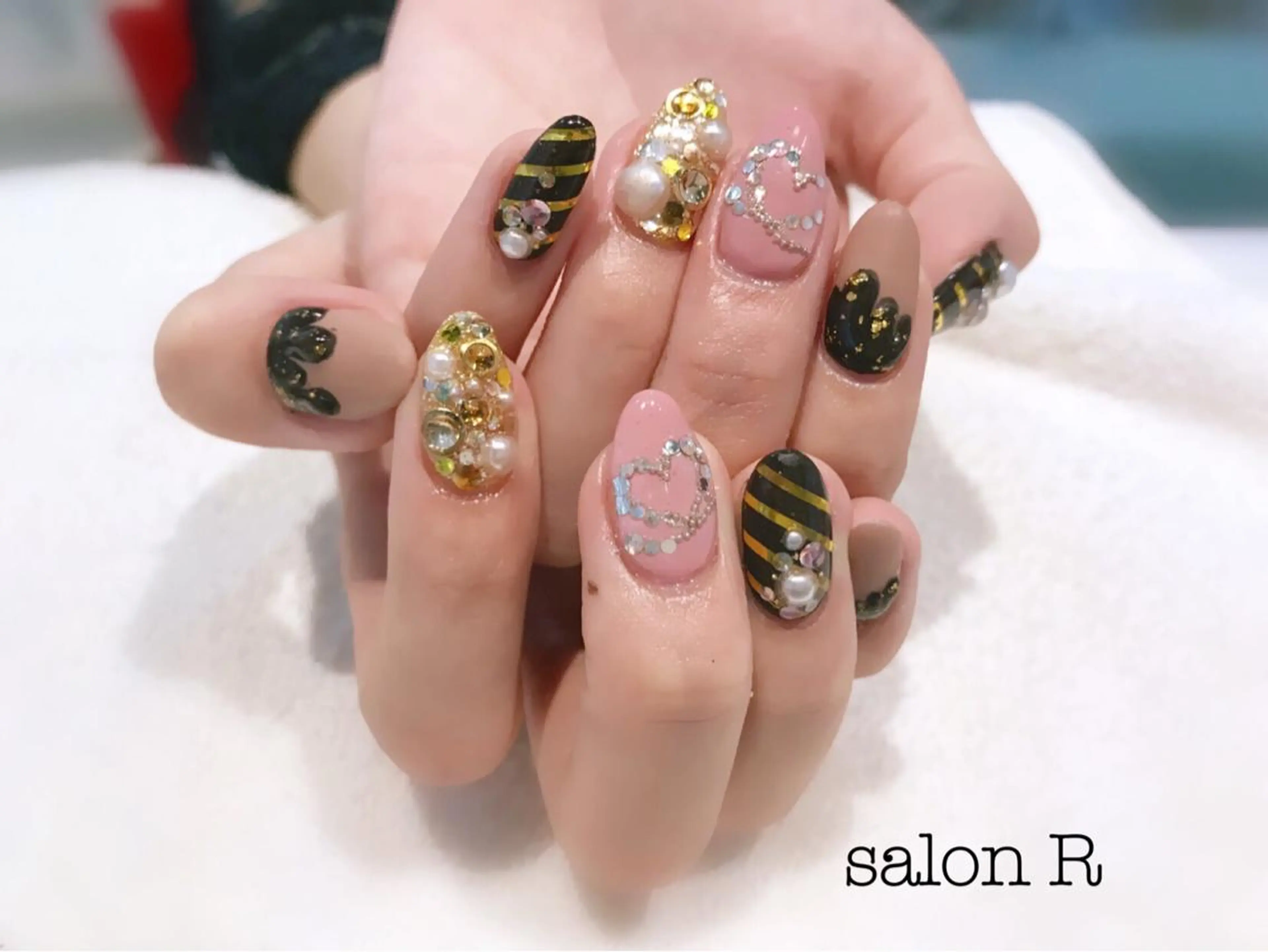 ネイル バレンタイン Re Pearl～コーディネートサロン～ 市駅前店所属・NARUMI HYODOのネイルデザイン