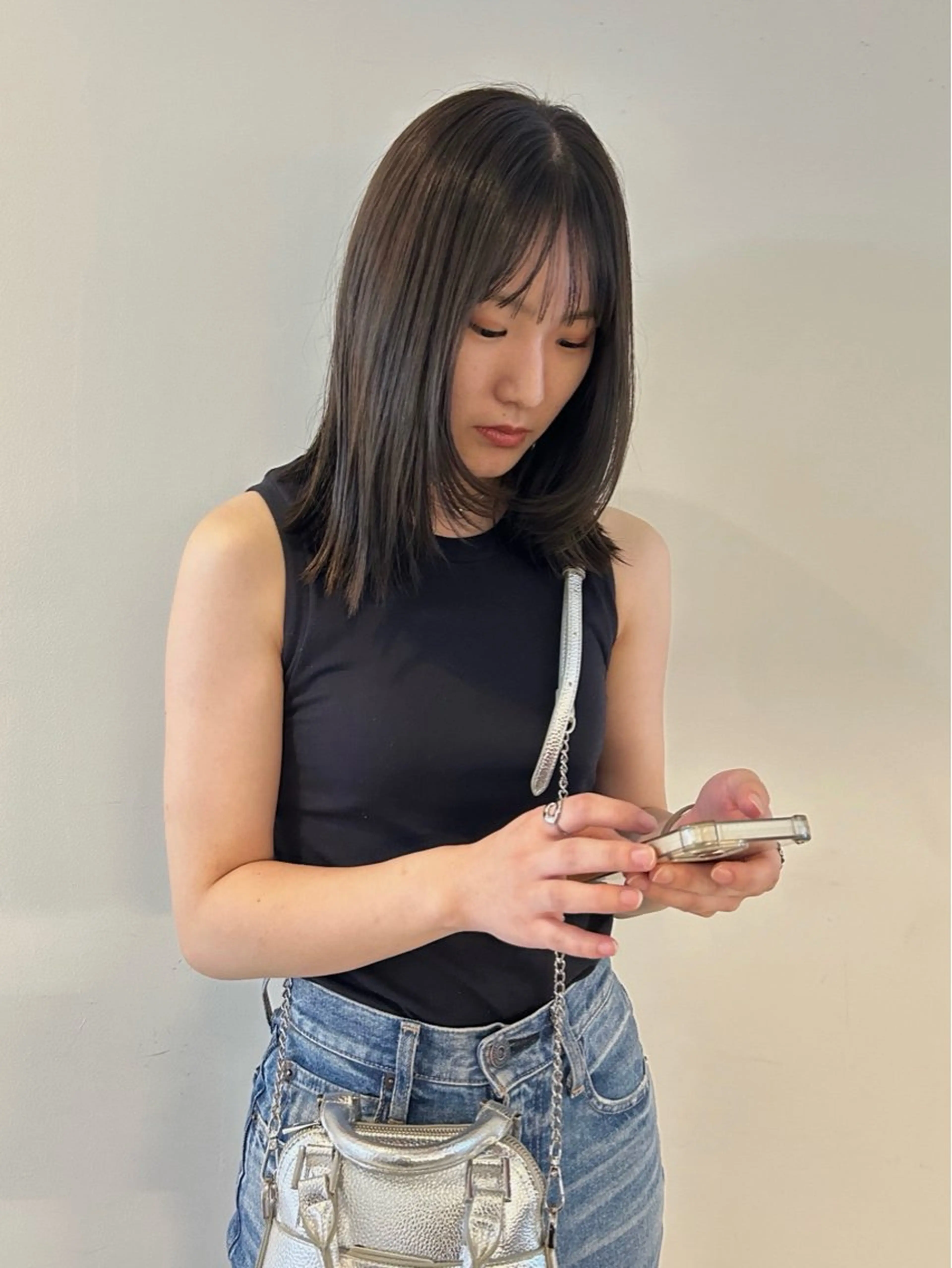 ミディアム カラー ベージュカラー ブリーチ ケアブリーチ 透明感カラー ハイトーンカラー nonoka オリーブ/グレージュのヘアスタイル