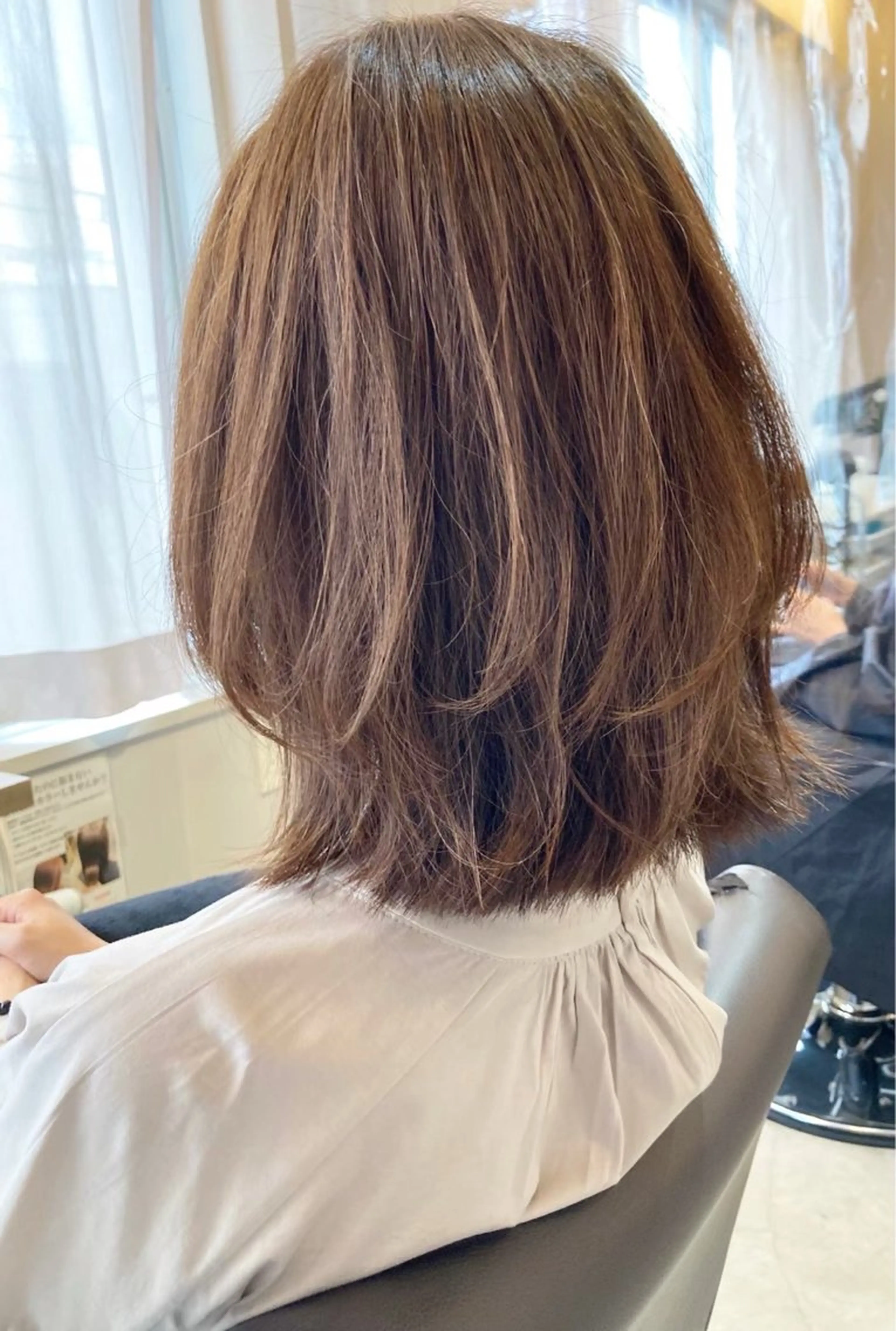 ミディアム 廣岡 采音のヘアスタイル