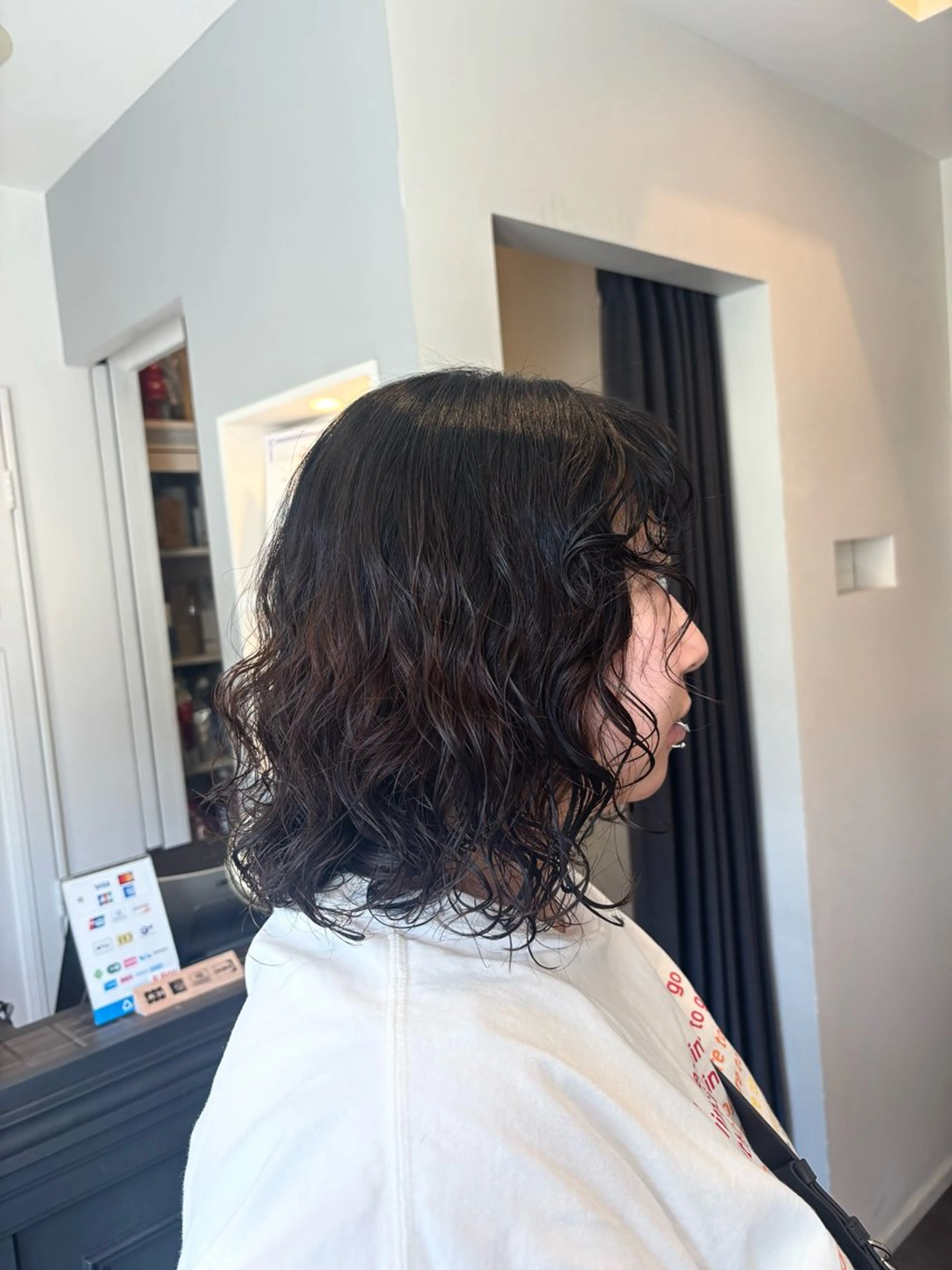 ミディアム パーマ カット ヘアカラー トリートメント 栗林 茉那のヘアスタイル