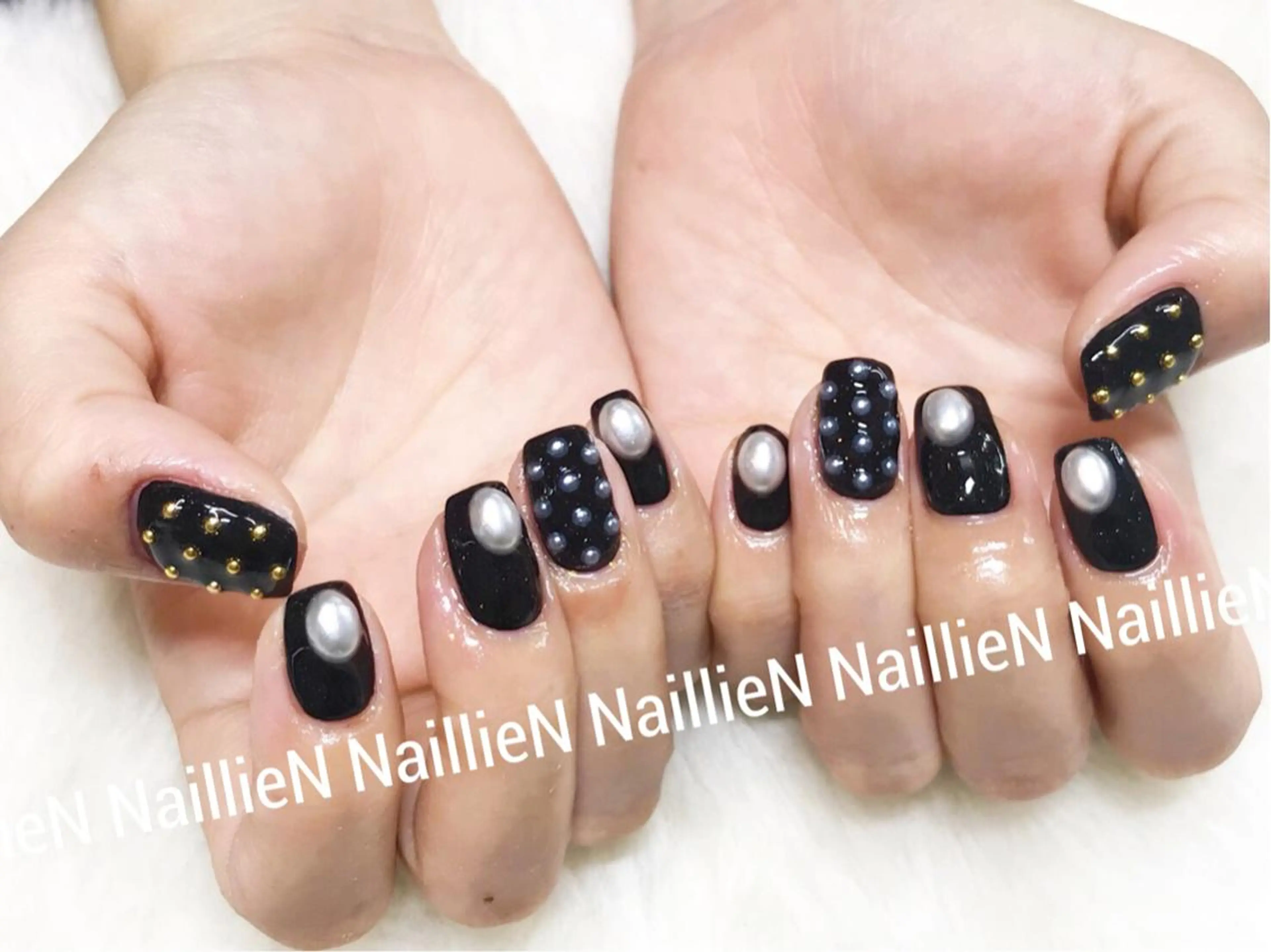 ネイル ドット ゴールド Nail lieNのネイルデザイン