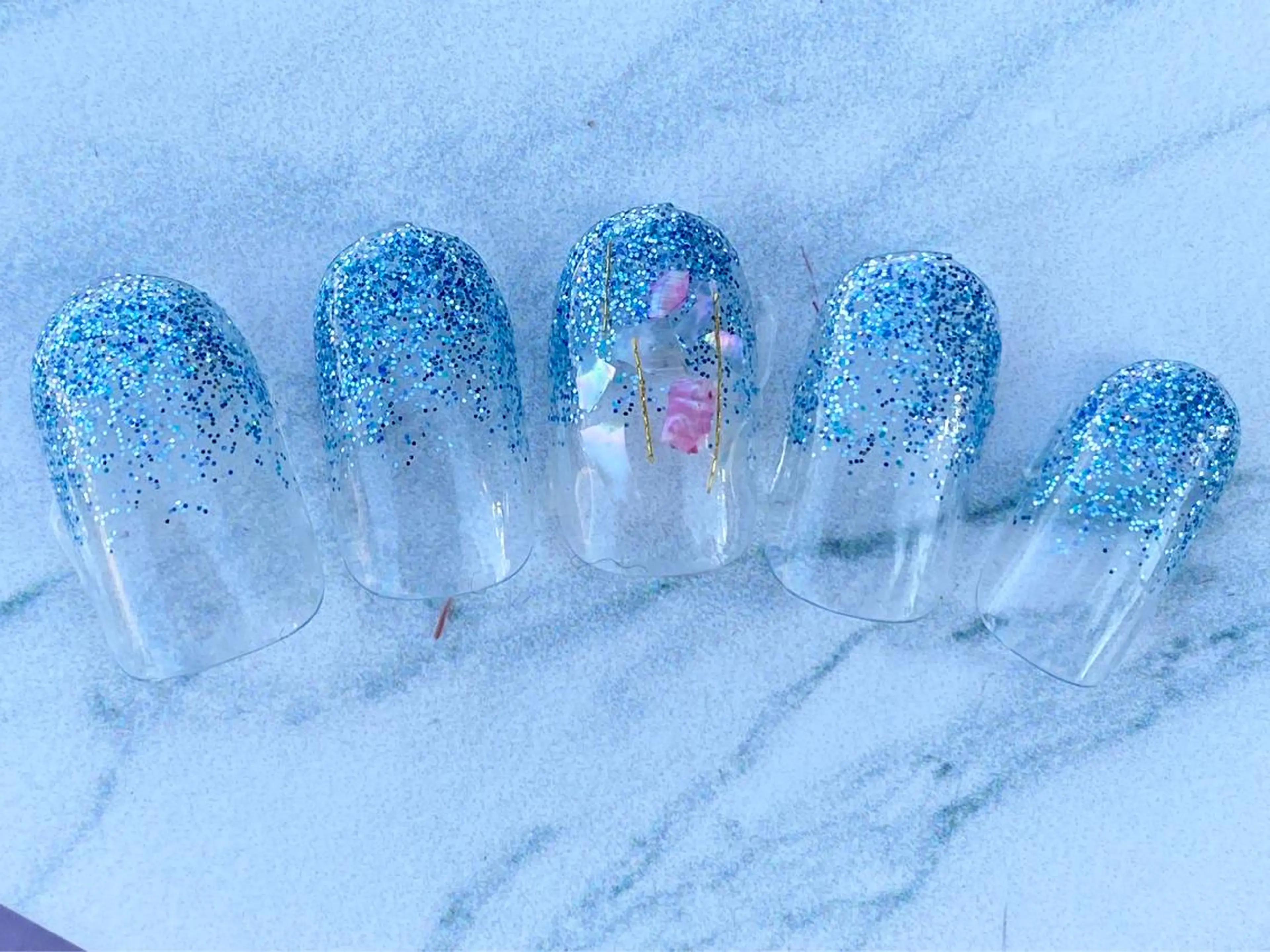 ネイル グラデーション ラメ(グリッター) ラメグラデーション シンプルネイル 冬ネイル ハンドネイル リラネイル所属・福田 美代子のネイルデザイン