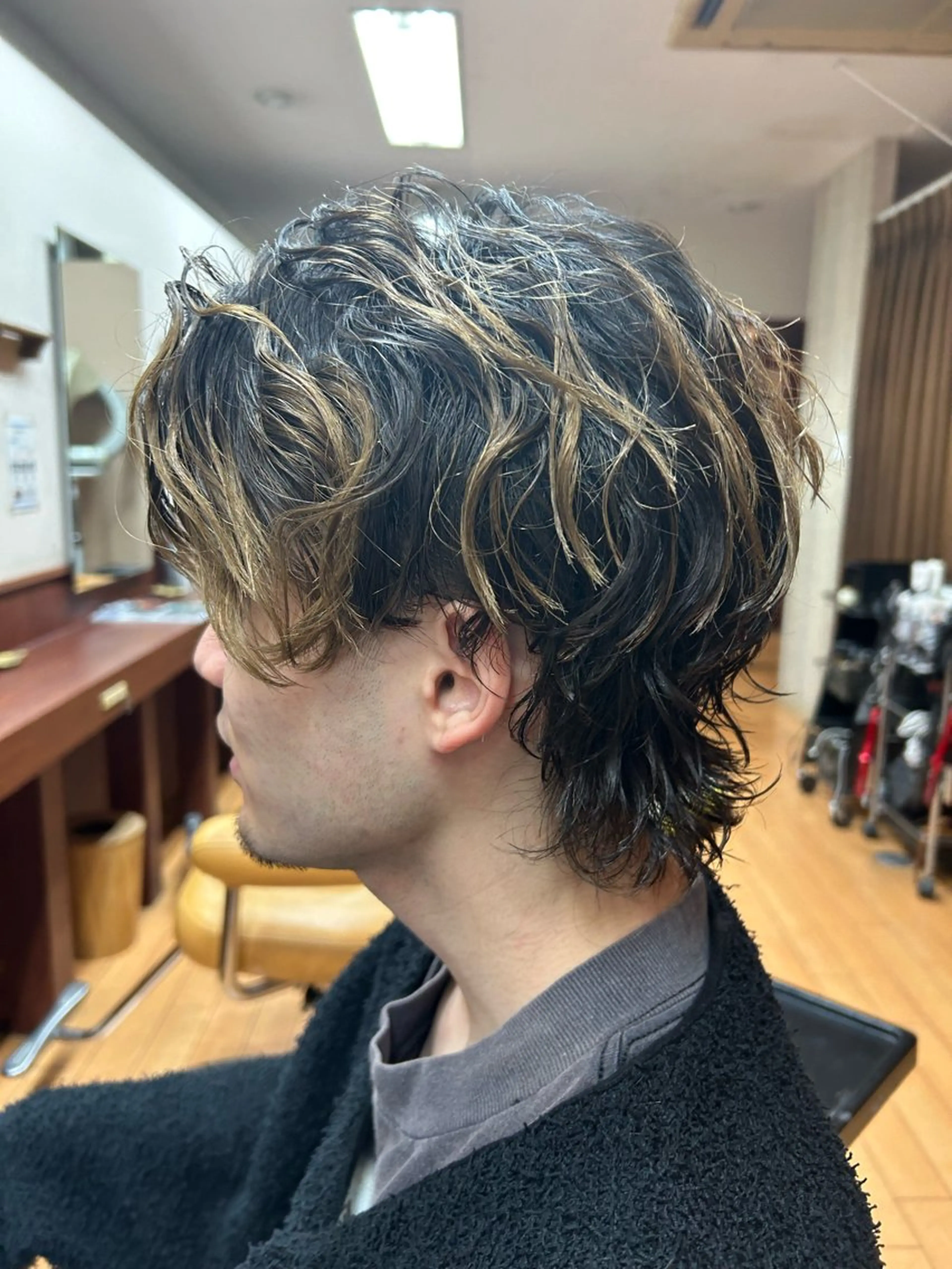 ミディアム メンズ ルキ🌈ブリーチカラ ー&メンズパーマ🦄のヘアスタイル