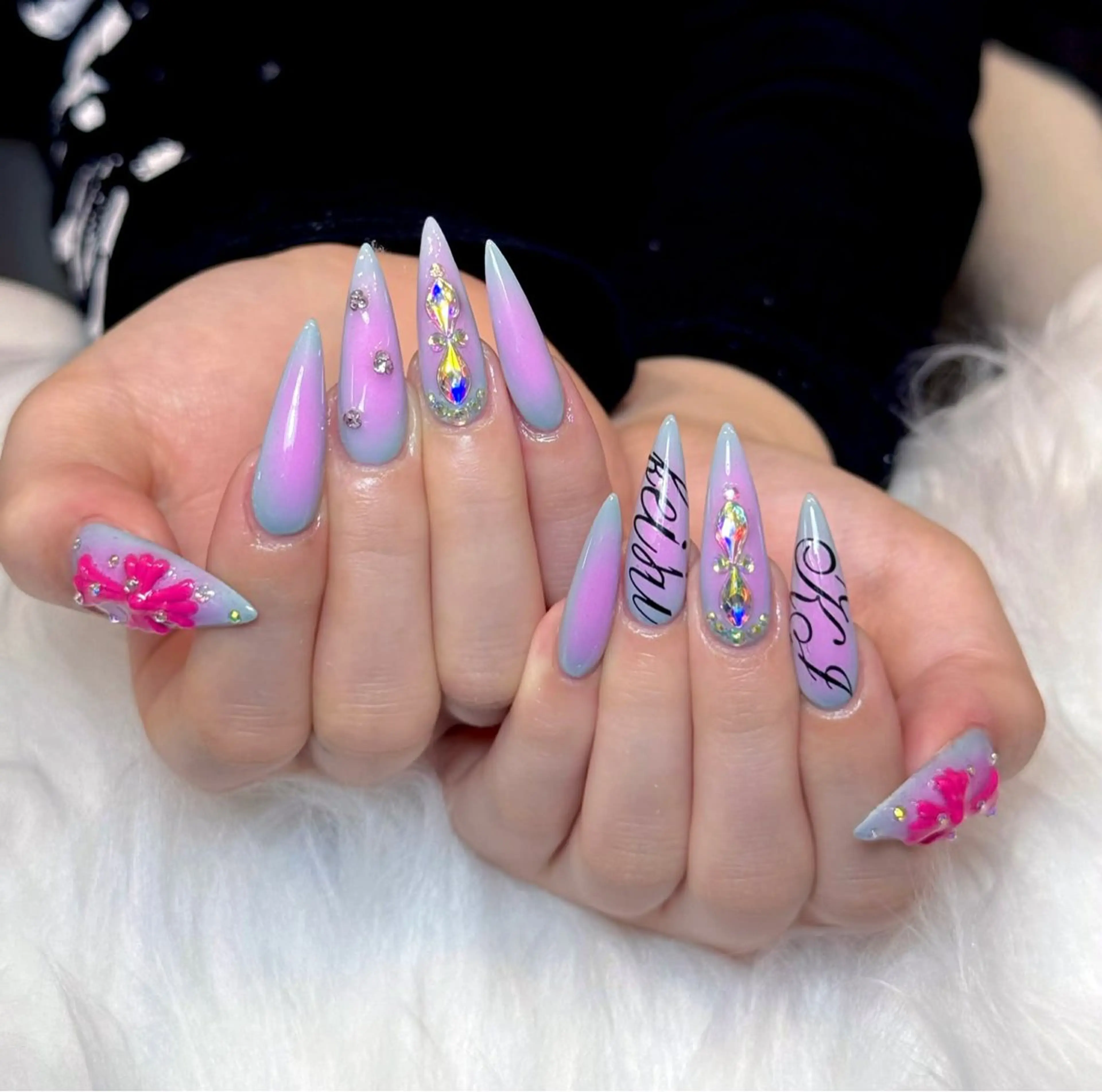 ネイル チークネイル ドット フレンチネイル グラデーション ハート ハンドネイル ハンドケア Eli Nails 新宿のネイルデザイン
