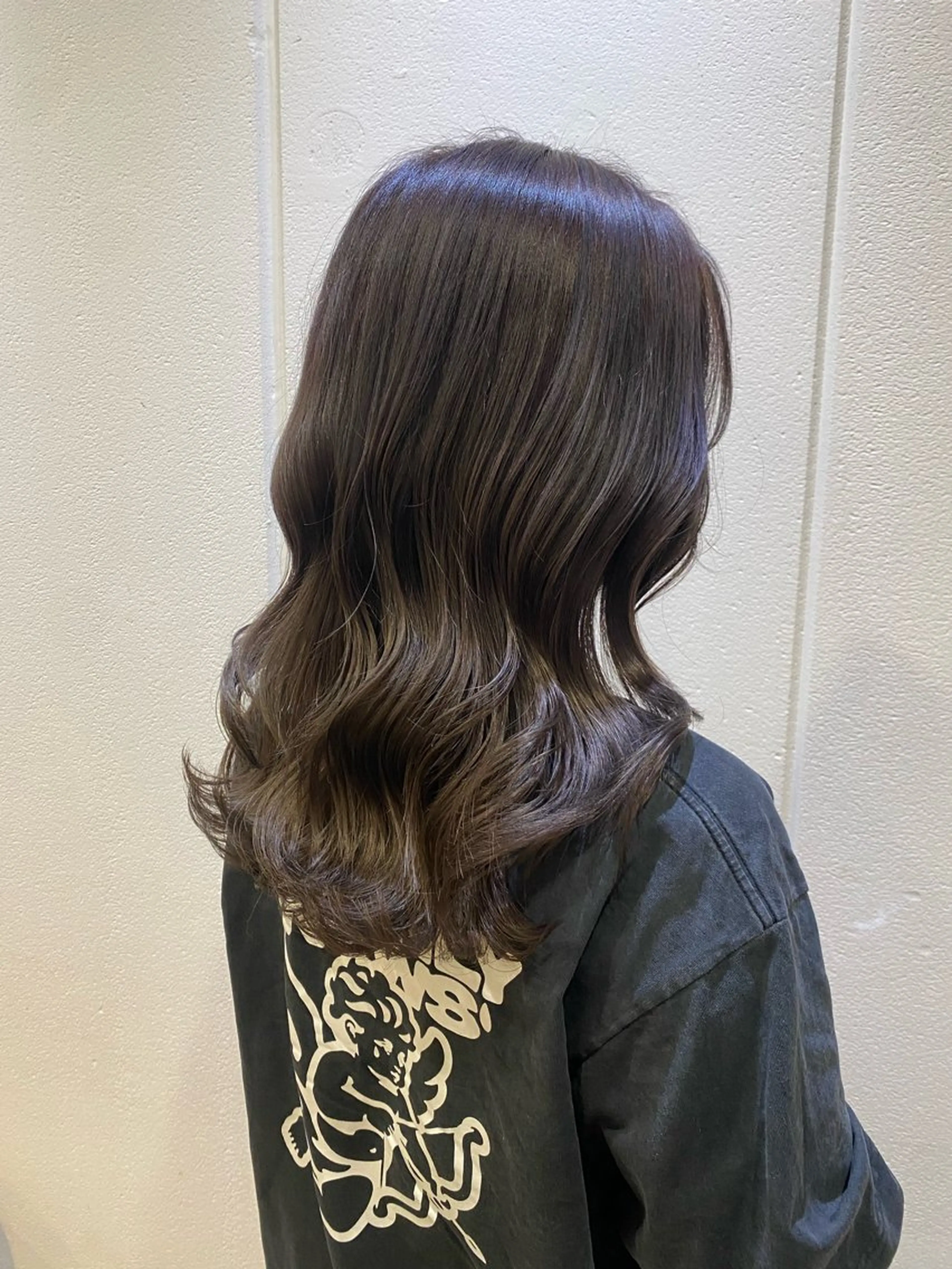 ミディアム カラー 平川 夏海のヘアスタイル