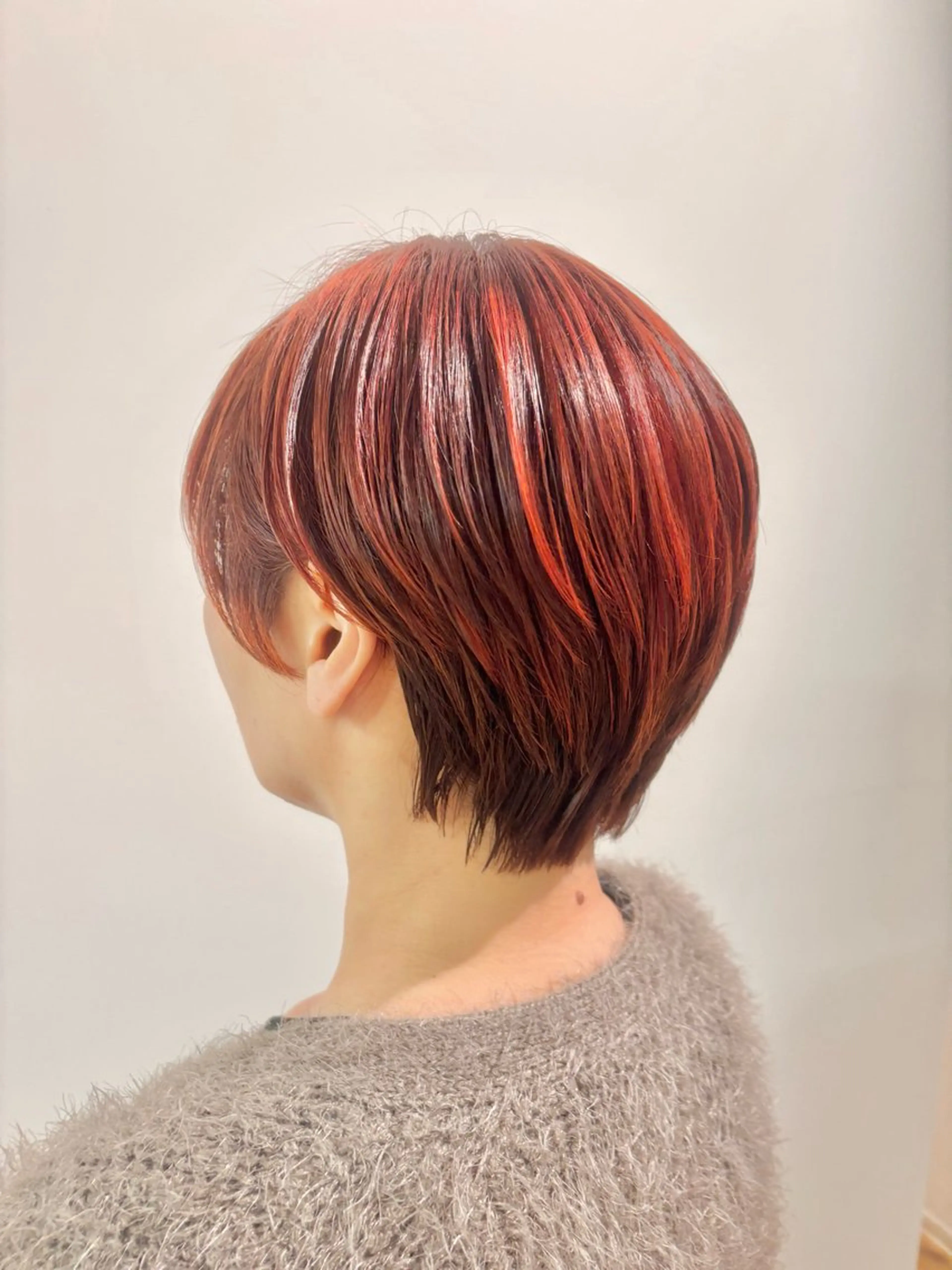 ショート カラー 古川 琴美のヘアスタイル