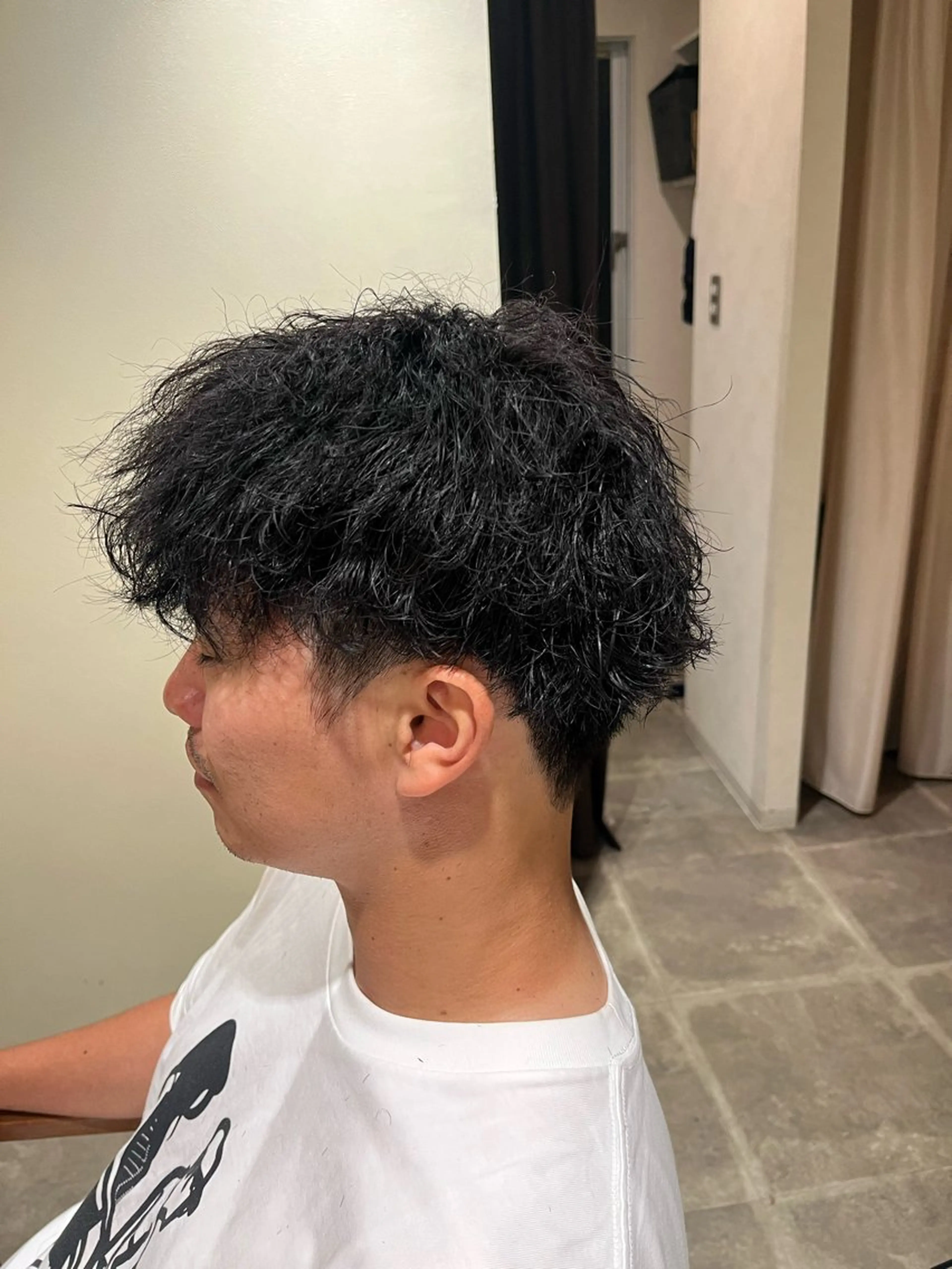 パーマ メンズ 伊津 綾理彩のヘアスタイル