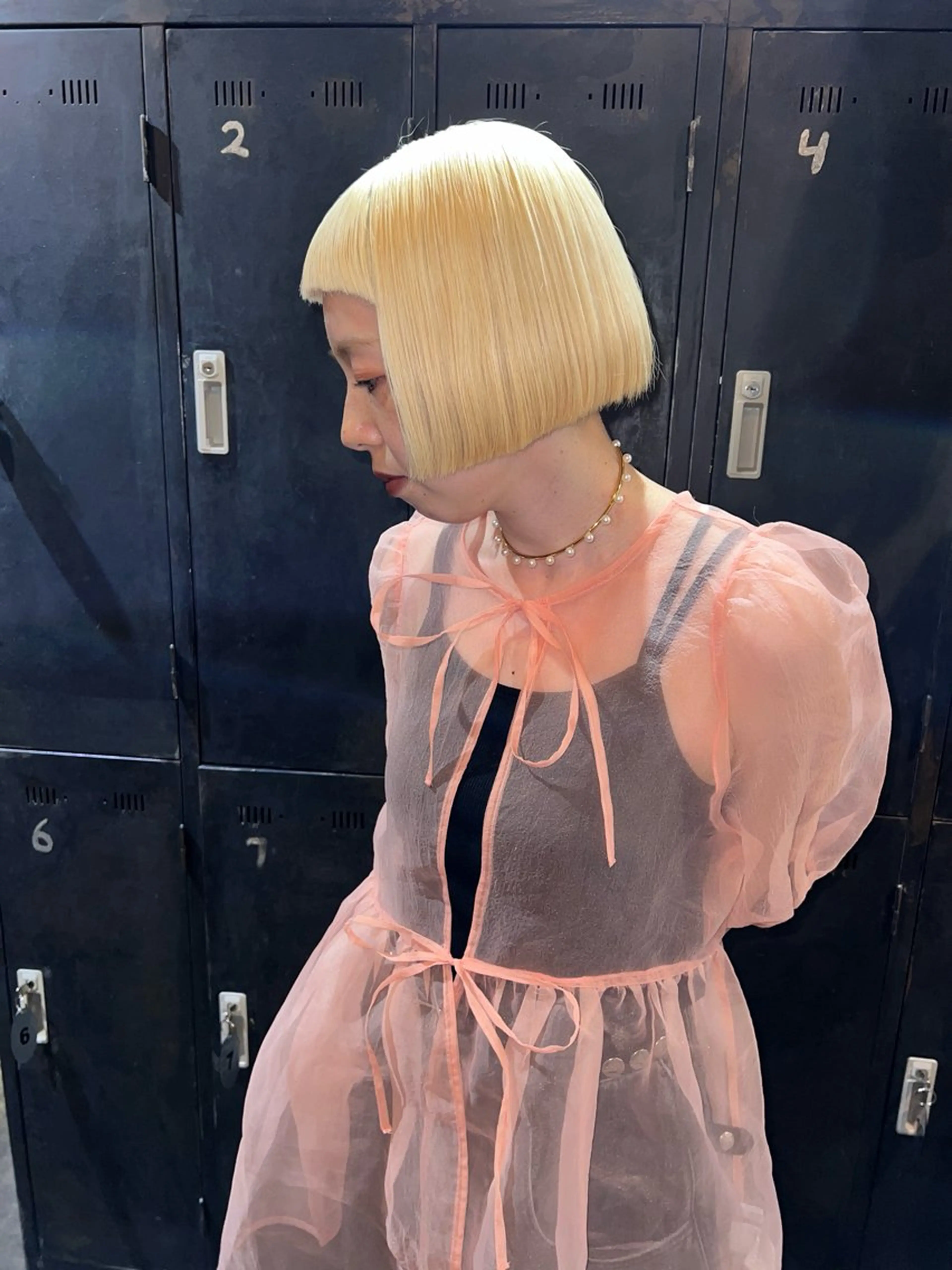 ショート オン眉 カット ヘアカラー トリートメント ハイトーンカラー🍑 心斎橋のヘアスタイル