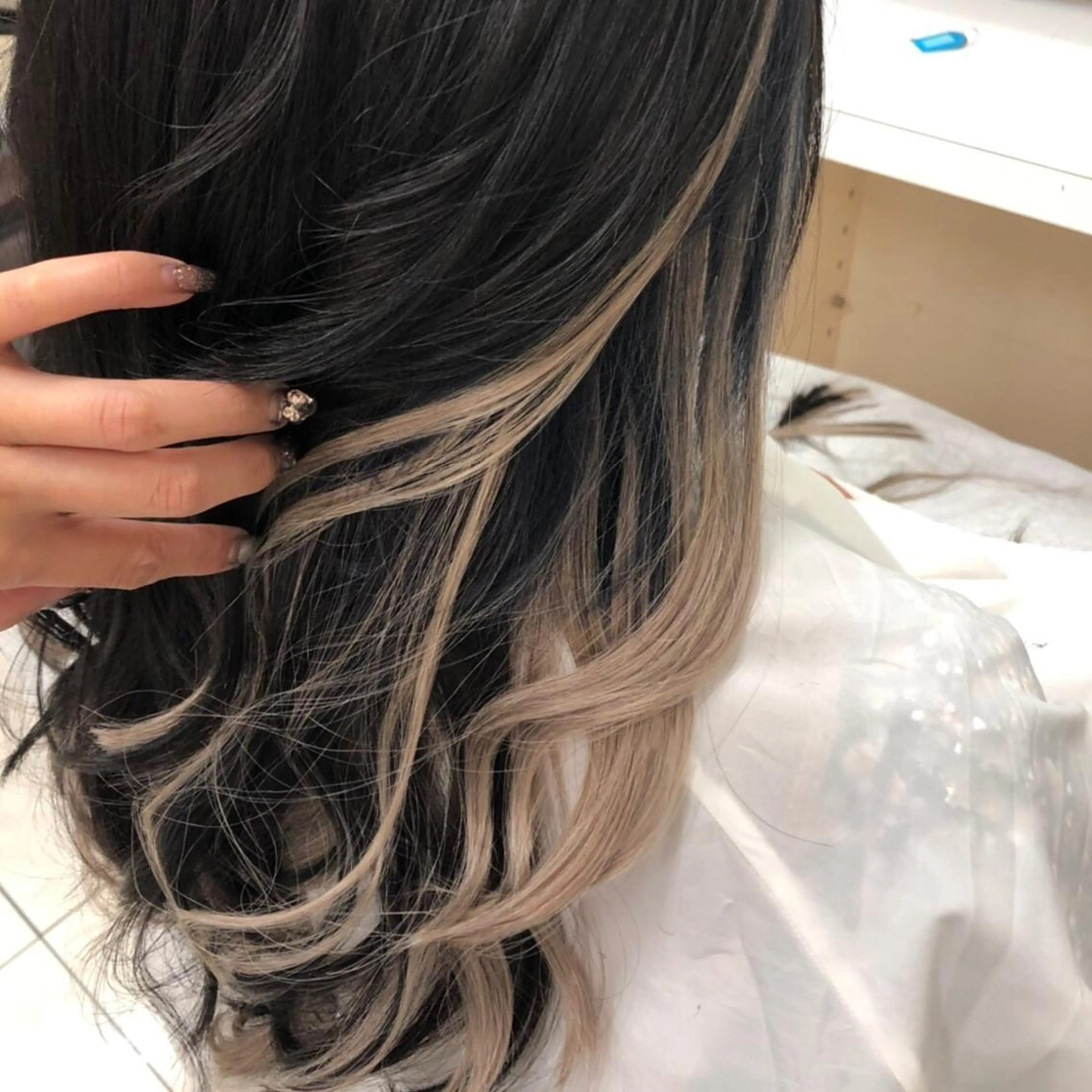 ロング カラー シールエクステ特化 ハイトーン、NANAのヘアスタイル