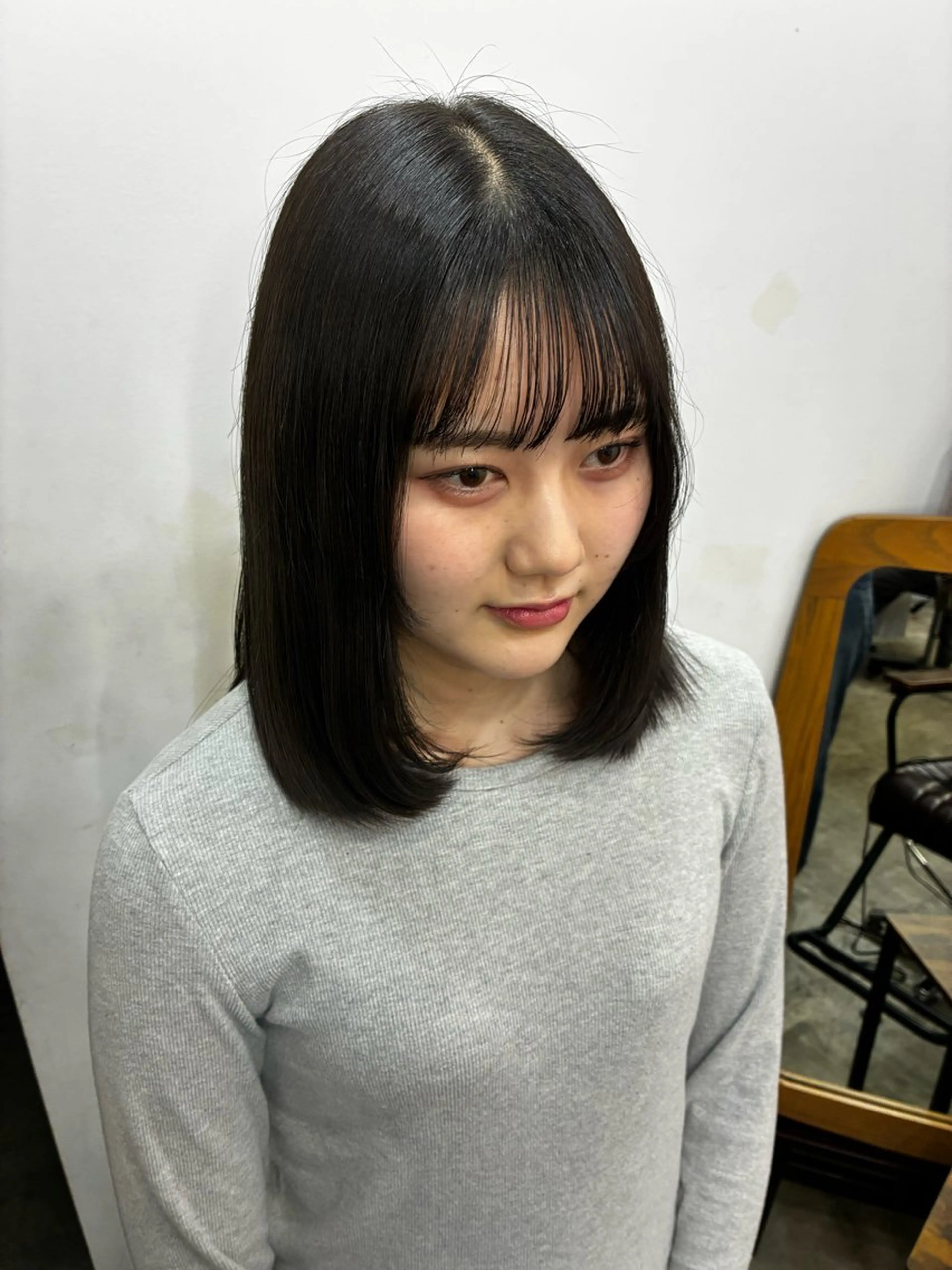 ミディアム カット 佐藤 芽衣のヘアスタイル