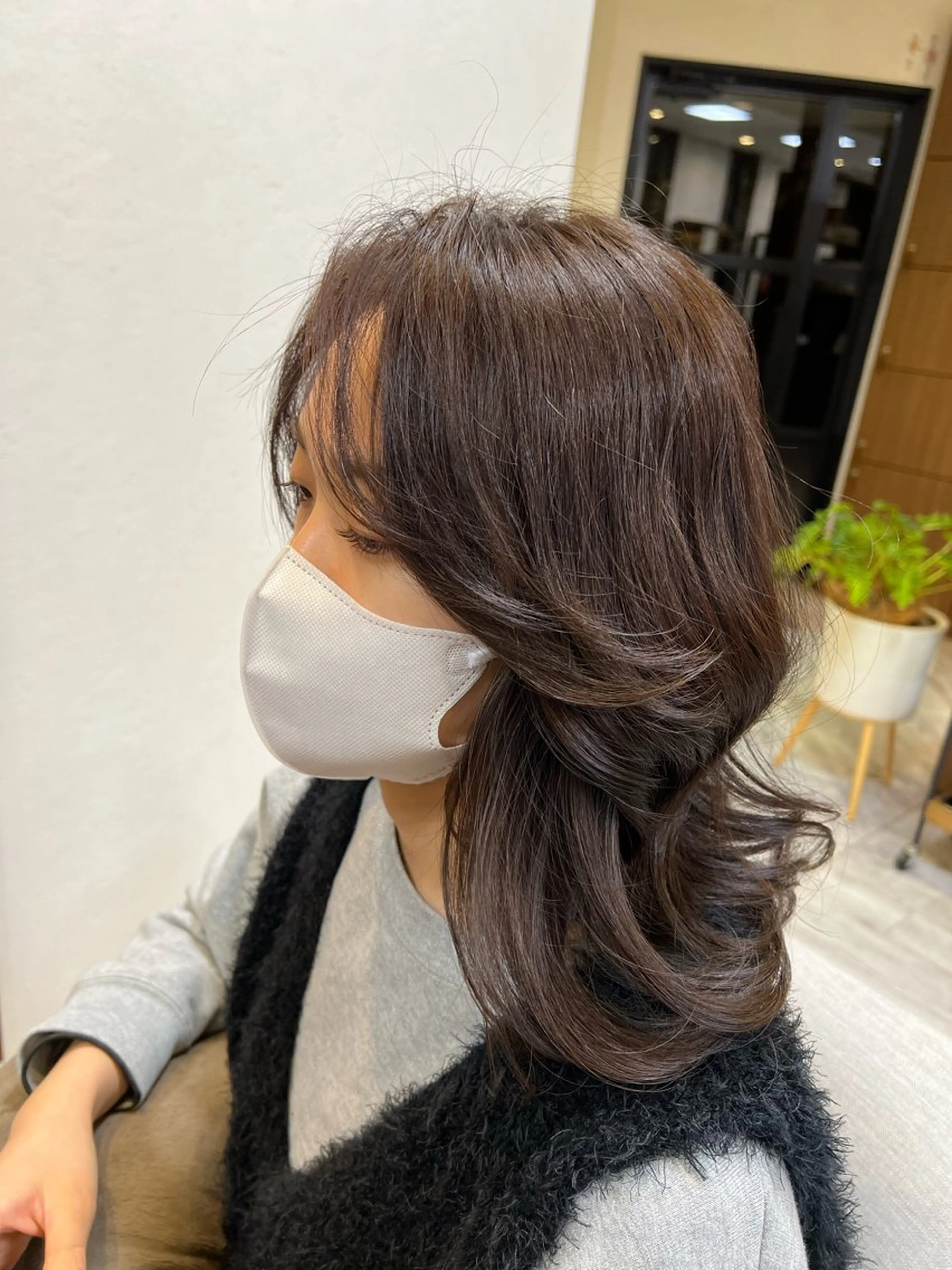 ミディアム カラー 顔周りカット 韓国風ヘア レイヤーカット amiehairroom所属・むらたナチュラルパー マ🌀透明感カラーのヘアスタイル