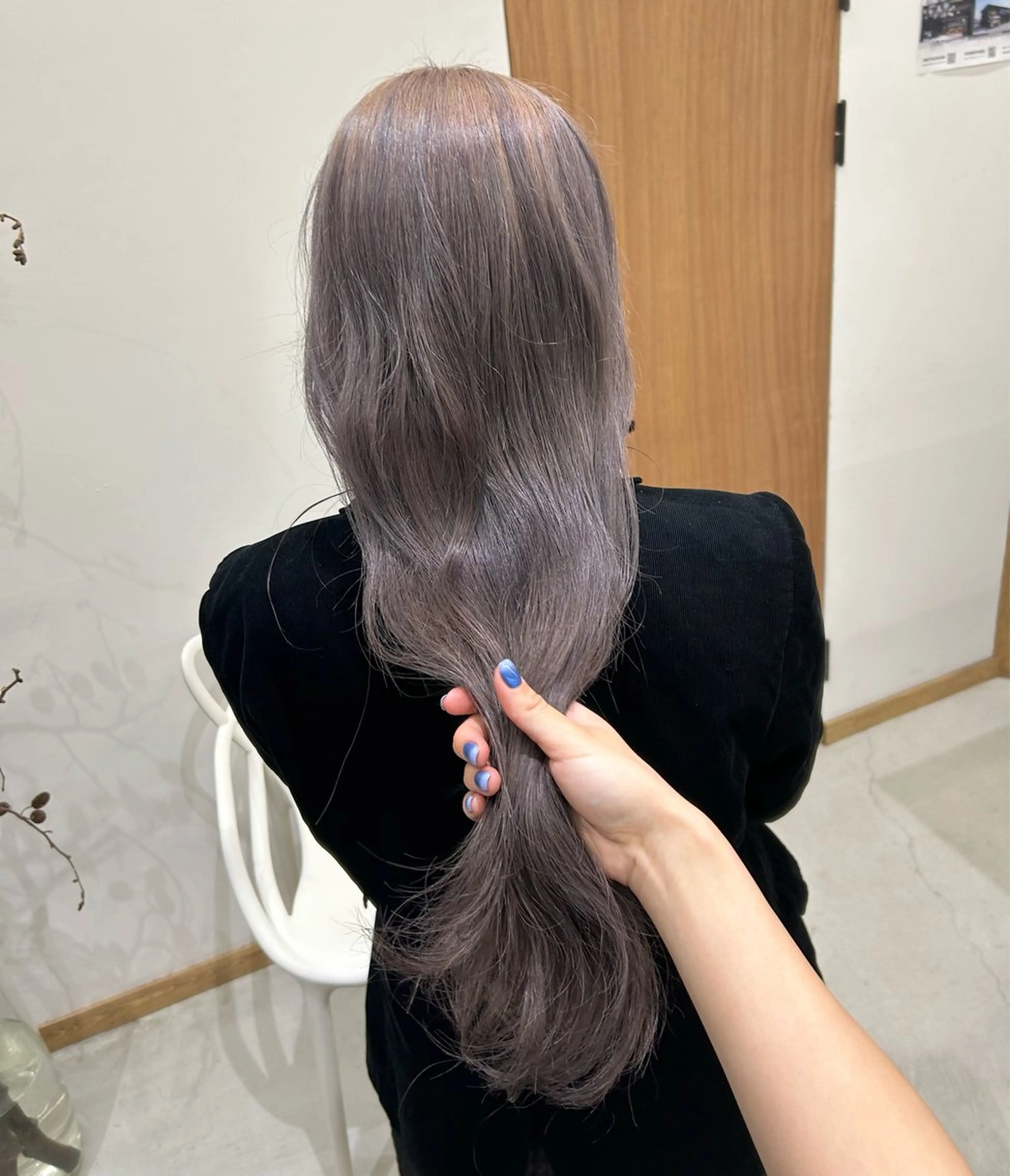 ロング カラー パーマ ヘアアレンジ アッシュ ベージュカラー デザインカラー ダブルカラー グレージュ 髪と音処　マトぺ所属・デザインカラー/ボブ ブリーチカラー/ユリのヘアスタイル
