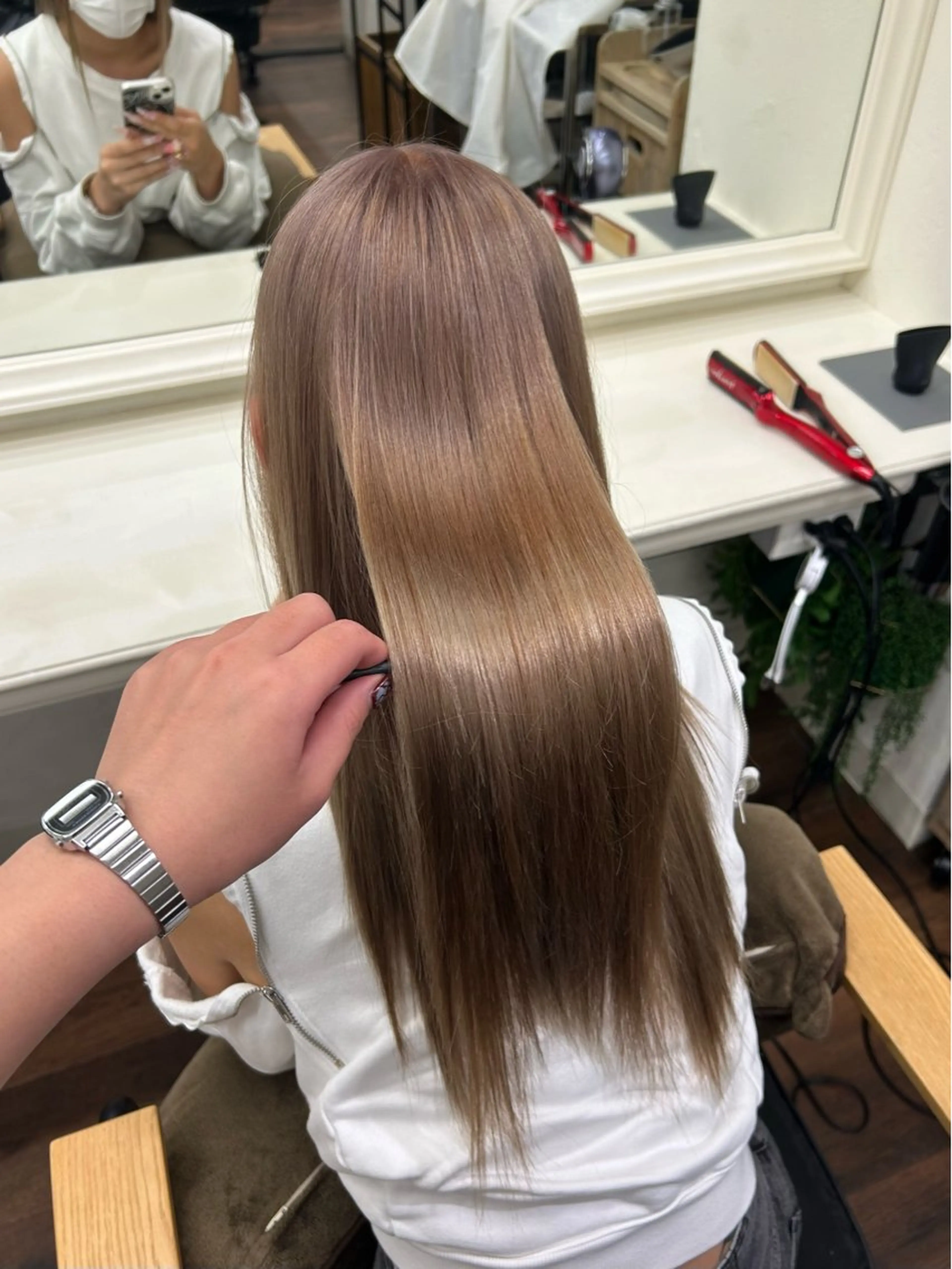ロング カラー ベージュカラー ブリーチ ダブルカラー ハイトーンカラー 渋谷/原宿 カラー× トリートメント ｻﾜのヘアスタイル