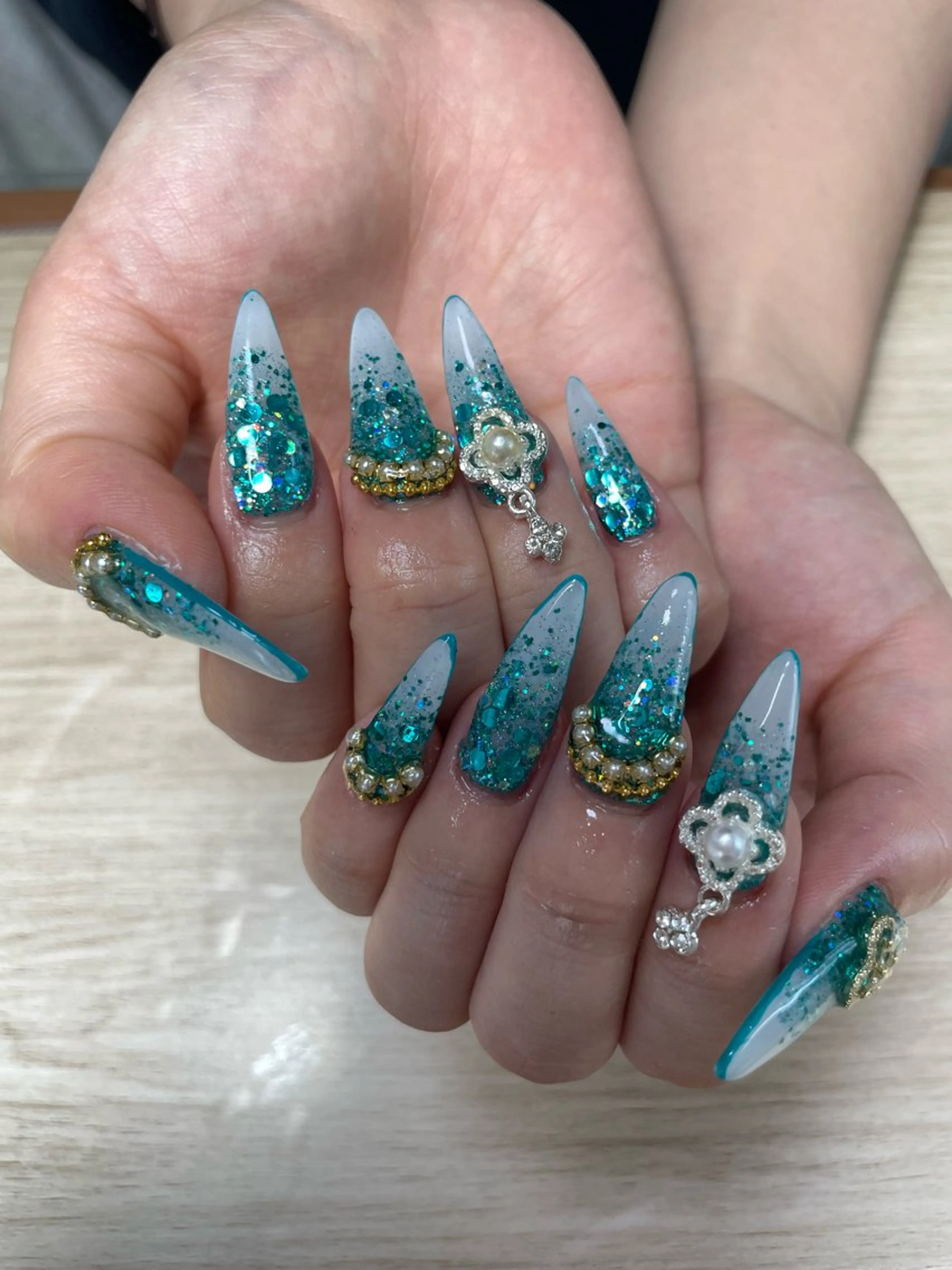 ネイル ジェルネイル キラキラネイル スカルプネイル AZNAIL matsudaのネイルデザイン