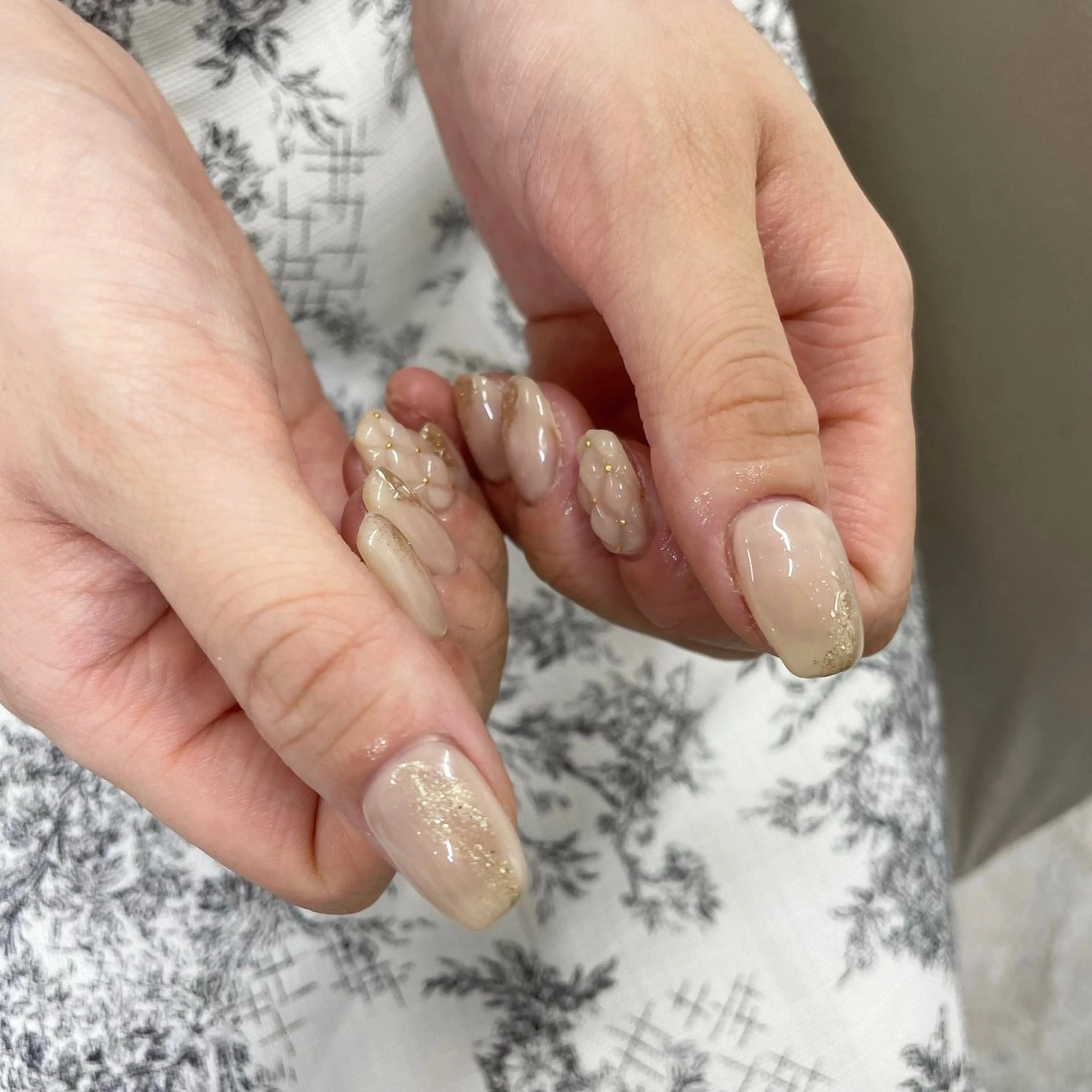 ネイル ゴールド ニュアンスネイル ホワイト ハンドネイル Bianca川越西口 KITAZAKI🫧のネイルデザイン