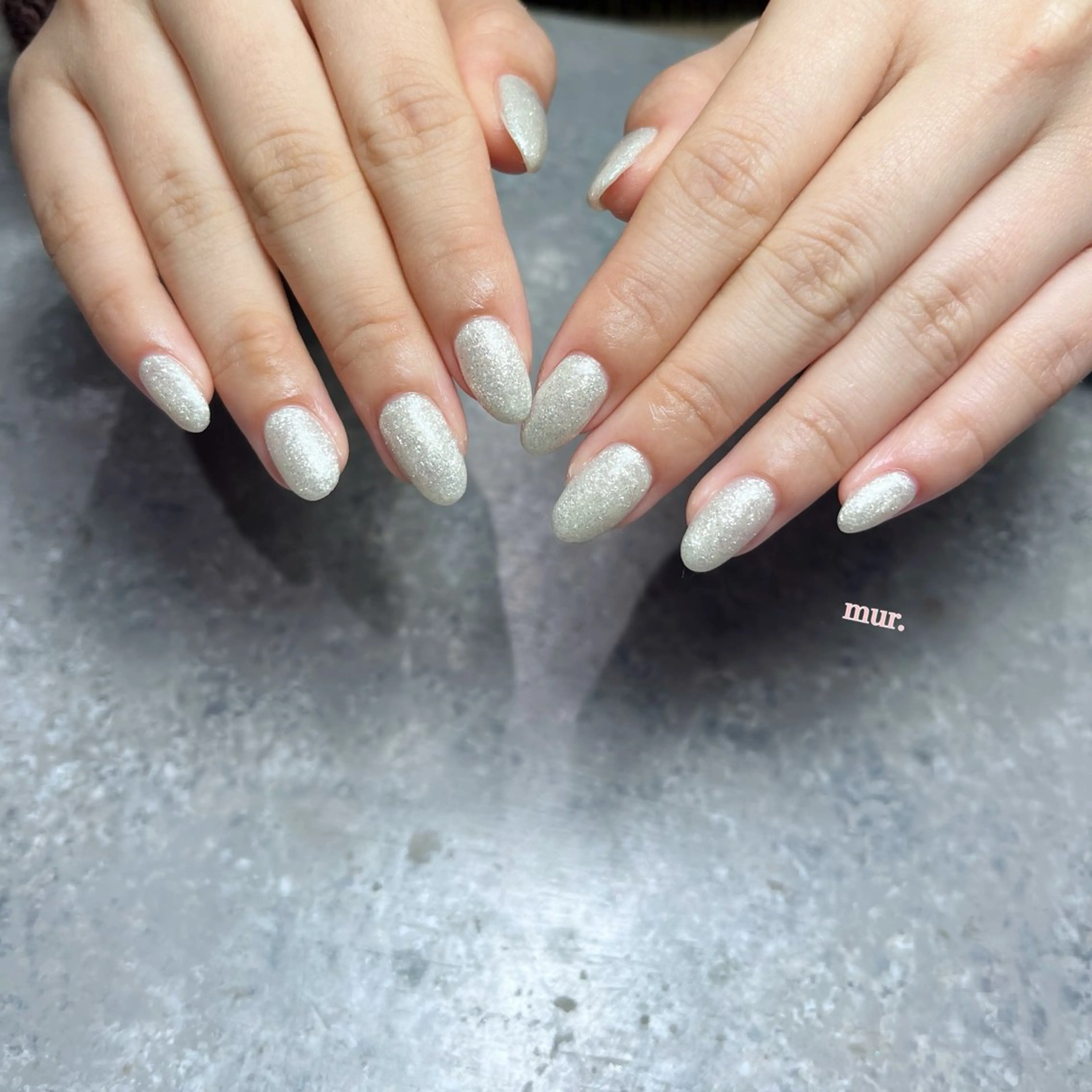 ネイル キラキラネイル ラメ(グリッター) ワンカラーネイル ホワイト ハンドネイル nailsalon mur.のネイルデザイン