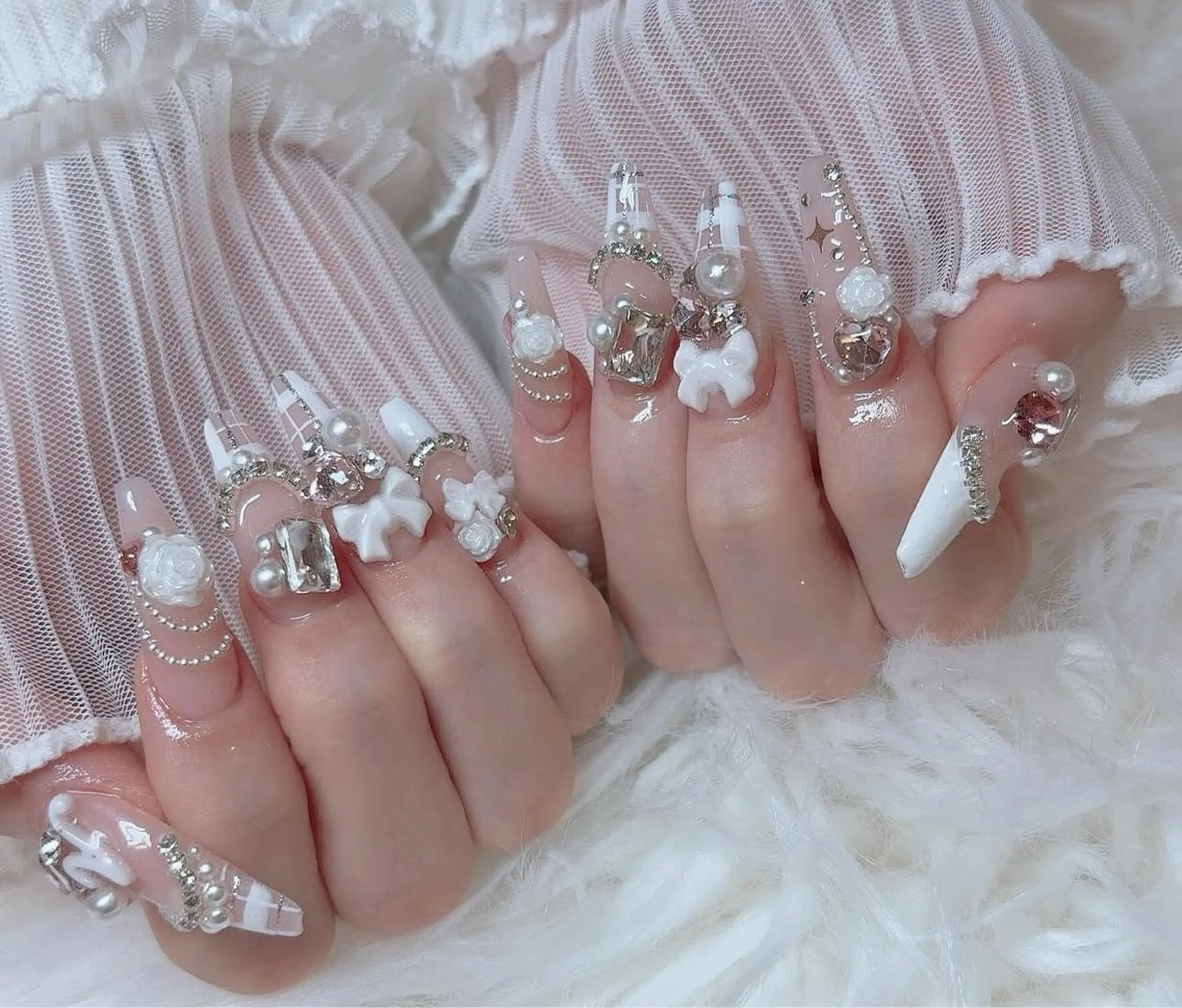 ネイル フレンチネイル ジェルネイル ガラスフレンチ ハロウィン ハート ハンドネイル H.baby Nail Salonのネイルデザイン