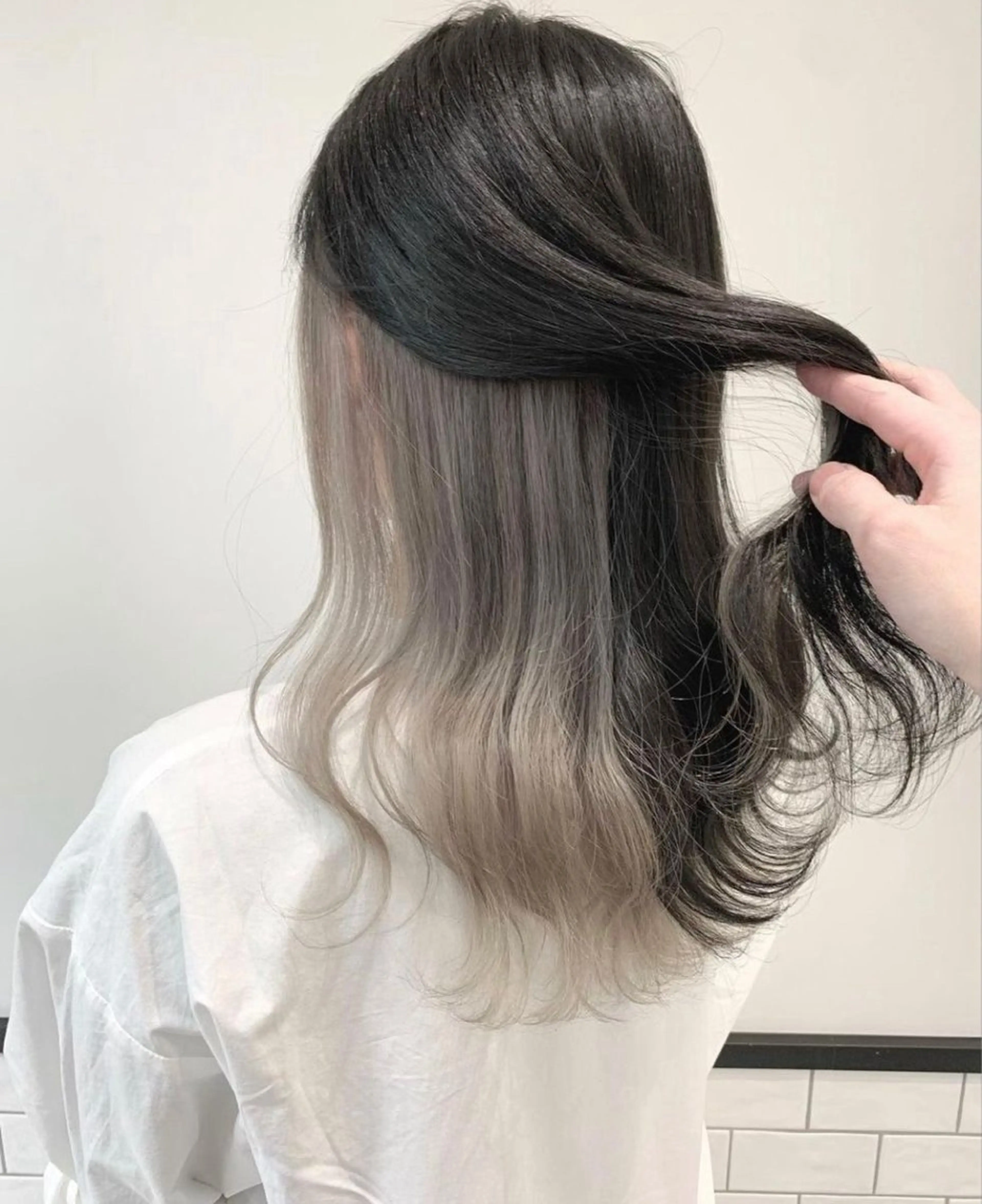 ロング カラー ブリーチ 透明感カラー ダブルカラー イヤリングカラー インナーカラー 【SASE】大人上品 💍/ユウガ⭐️のヘアスタイル