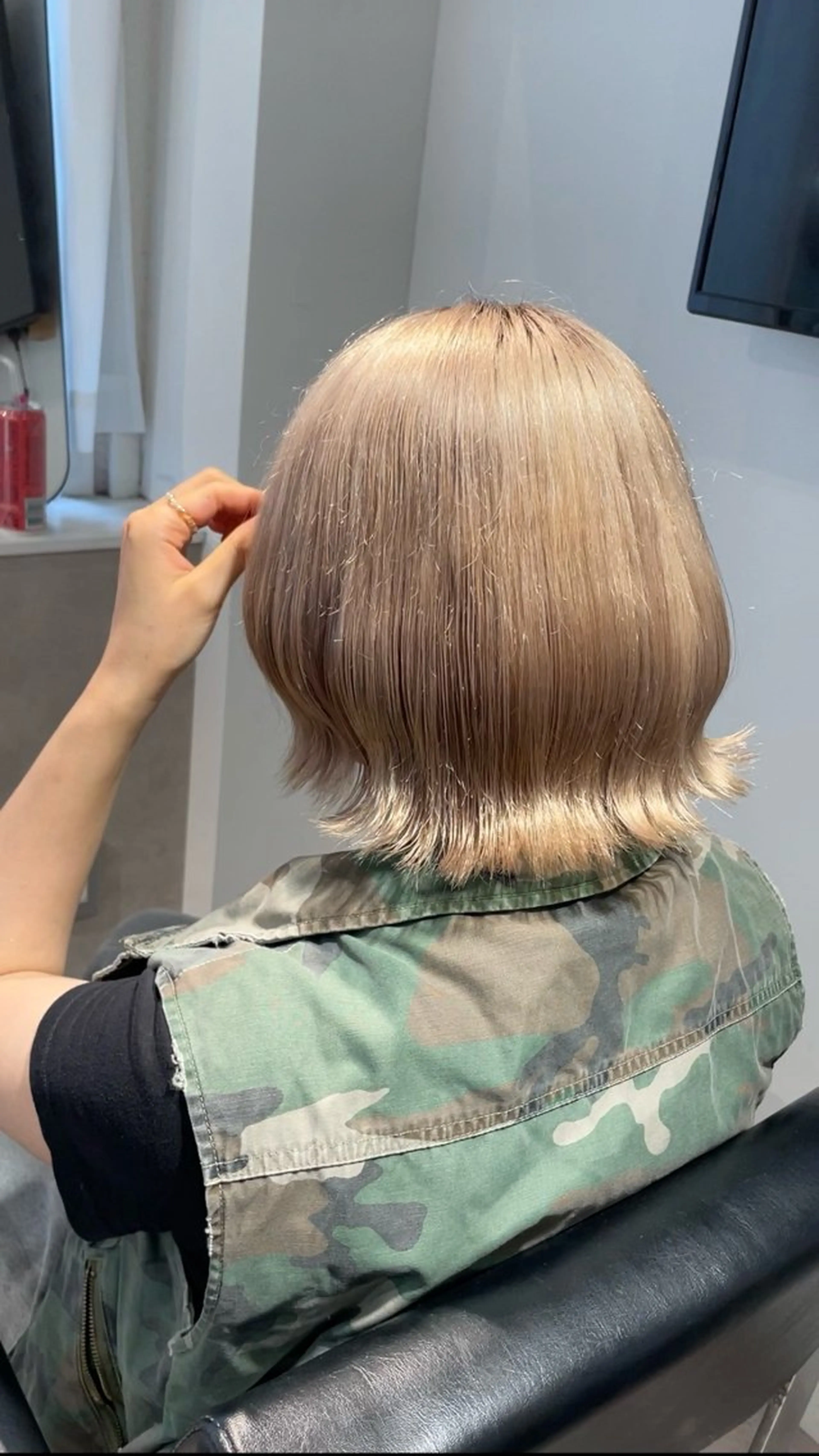 ショート ハイトーン YONIのヘアスタイル