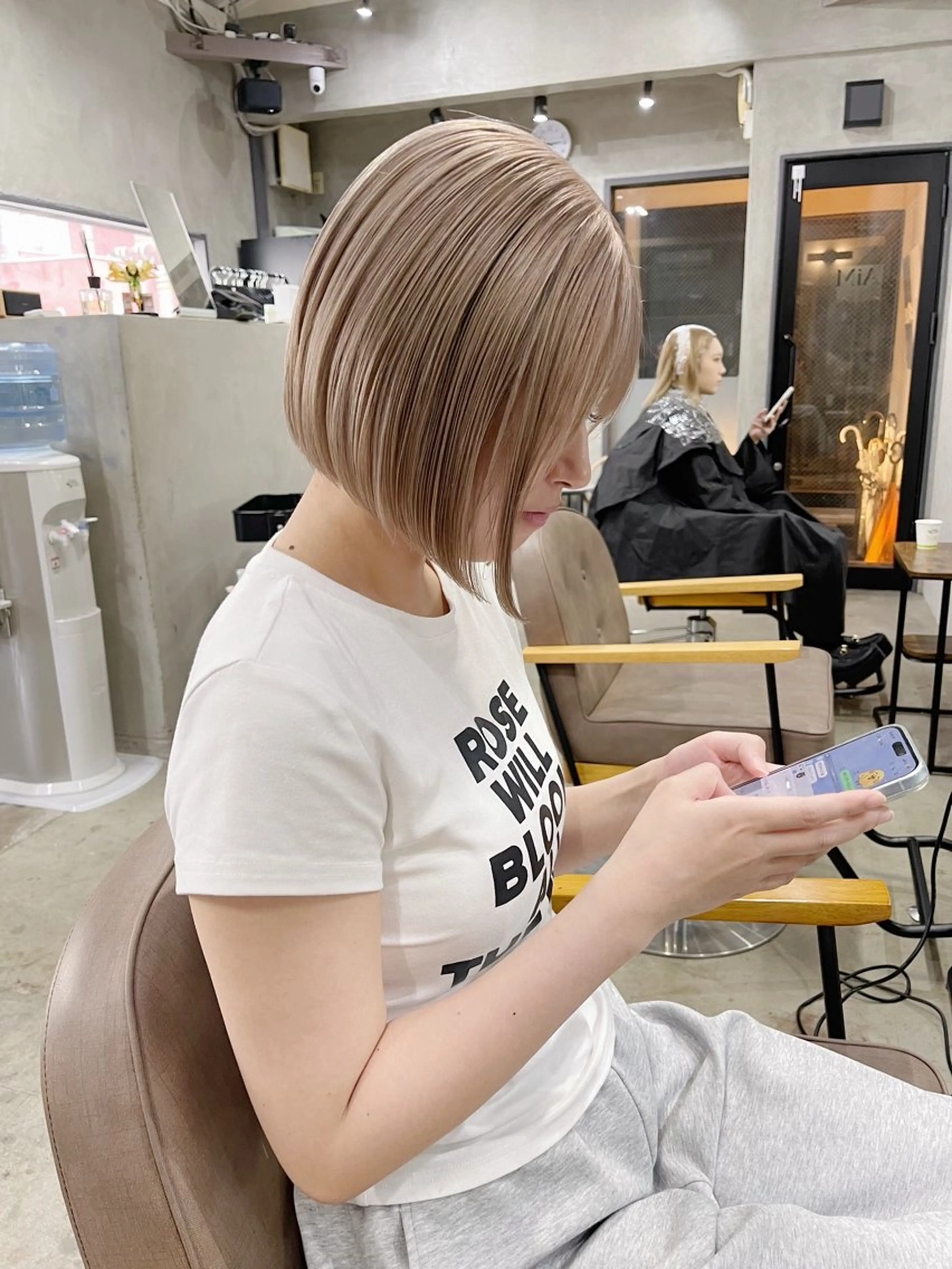 ミディアム カラー ベージュカラー ミルクティーベージュ ボブ カット ヘアカラー トリートメント AiM 大名　似合わせカットのヘアスタイル