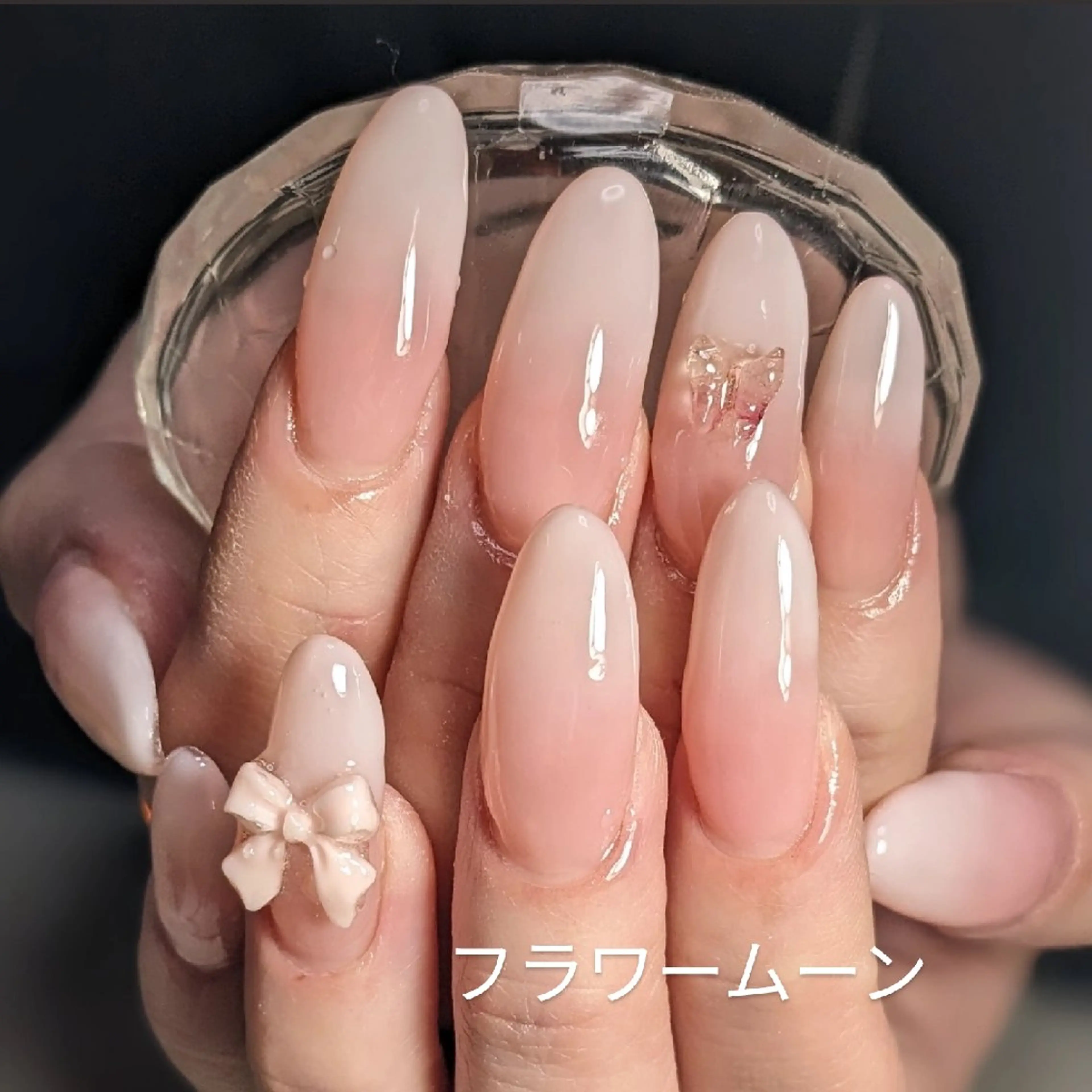 ネイル グラデーション ハンドネイル ハンドケア フラワー ムーンのネイルデザイン