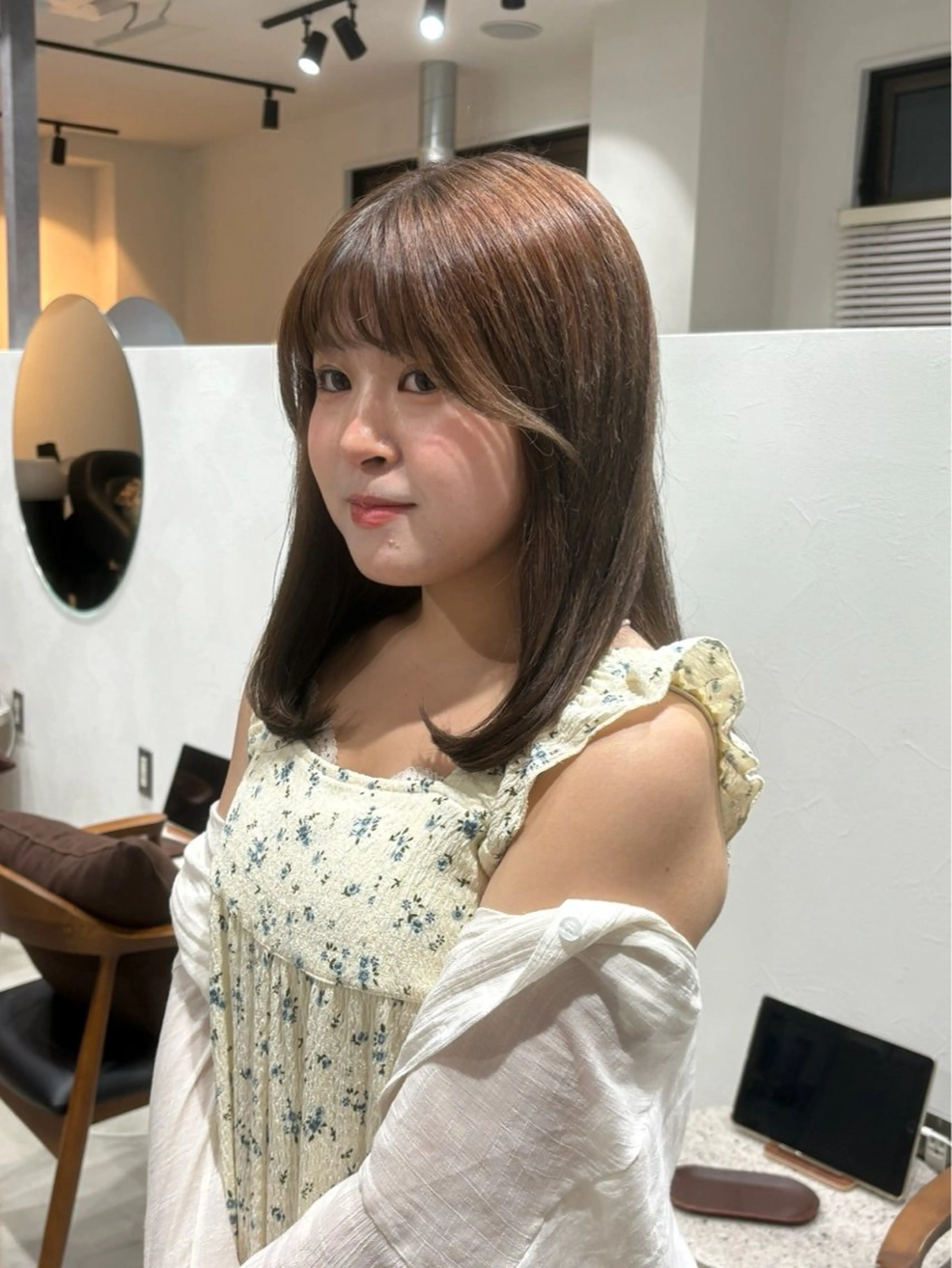 ミディアム カラー 原口 桃歌のヘアスタイル