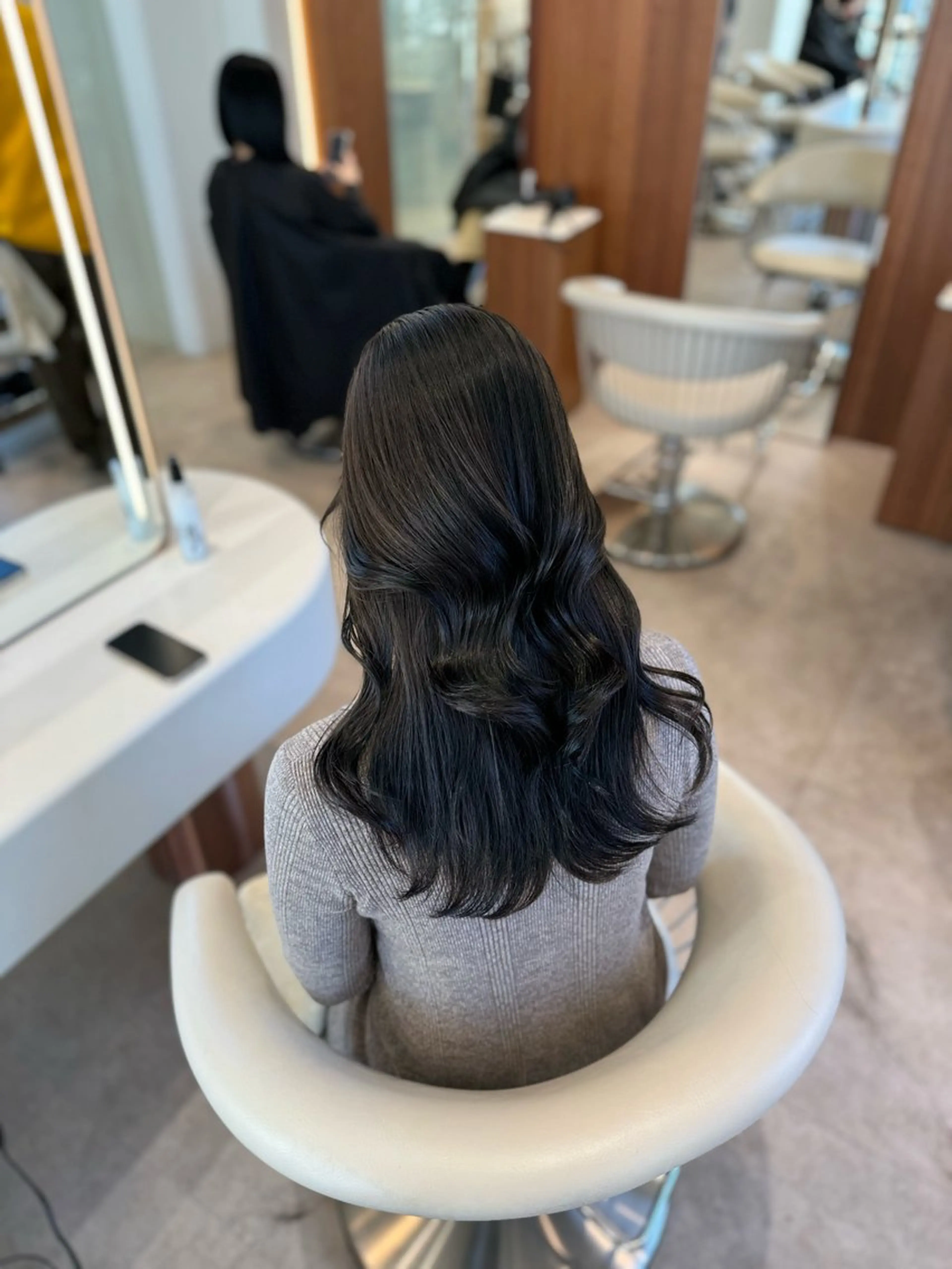 ロング カラー 黒髪 ダークグレー ダークグレージュ グレージュ 韓国風ヘア カット ヘアカラー トリートメント ヘアセット 韓国レイヤー🇰🇷 韓国研修◎渋谷カイトのヘアスタイル