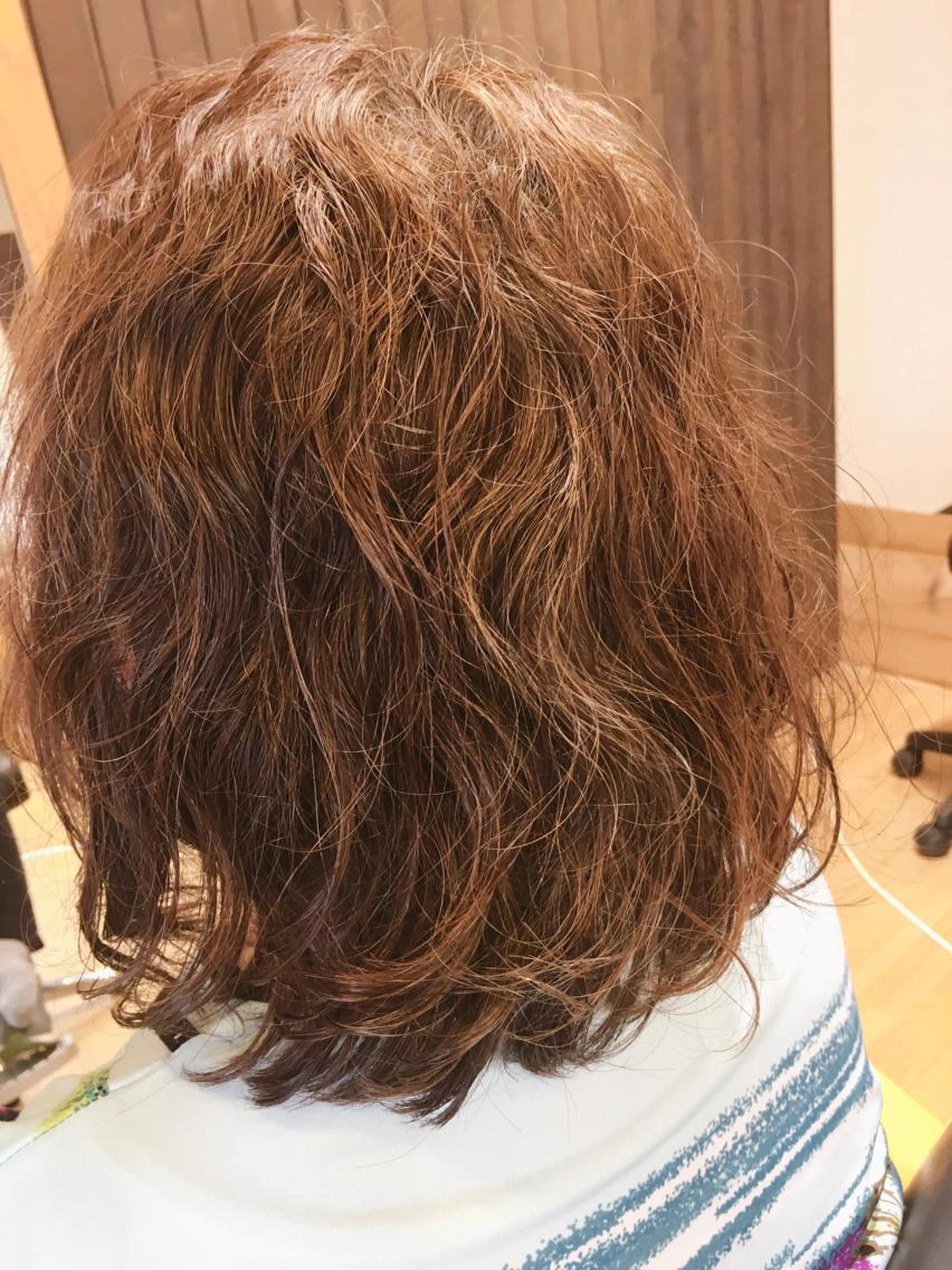 ゆるふわな、丸みのある強めのパーマ（カット無）の写真