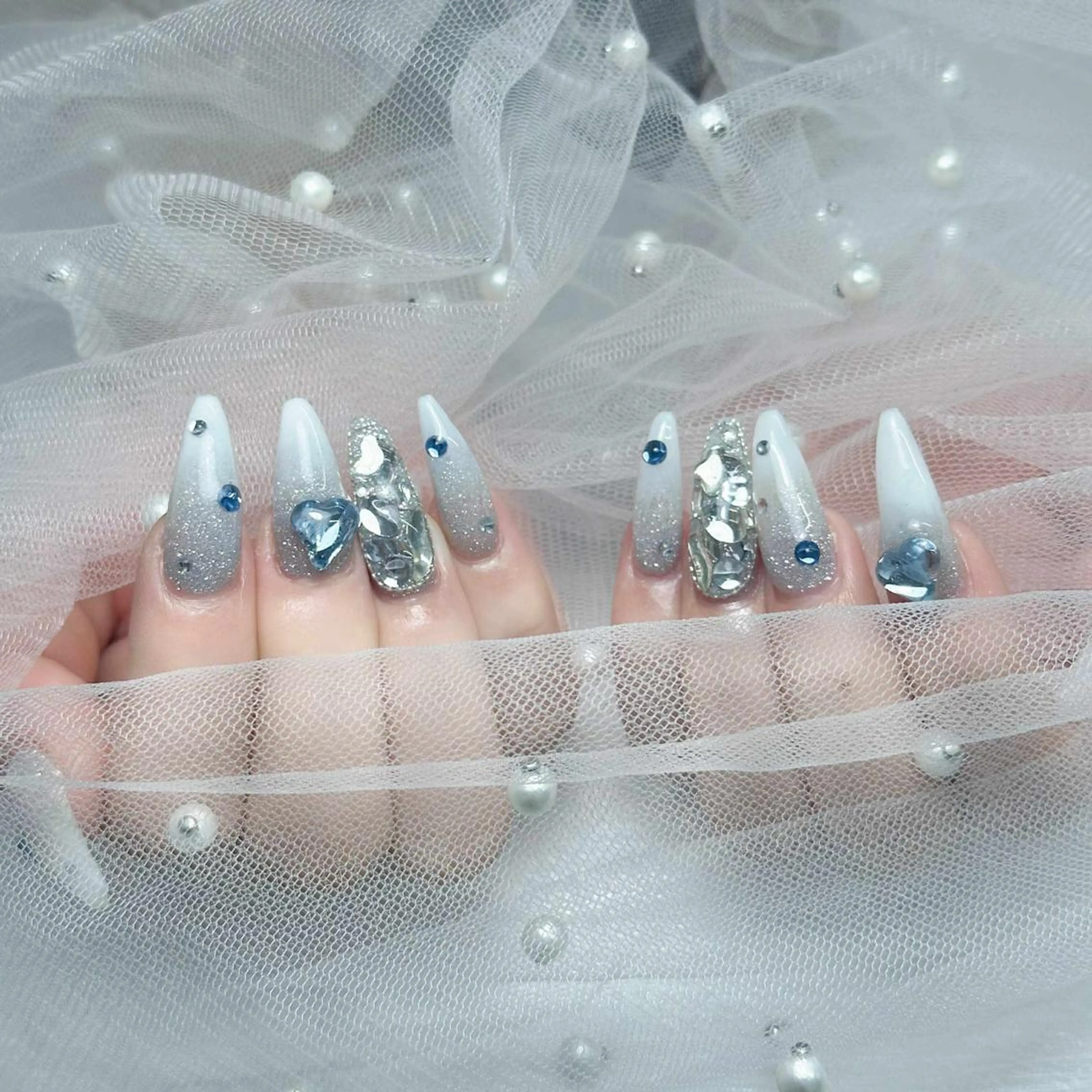 ネイル アートネイル フレンチネイル ジェルネイル ガーリー キラキラネイル Jerry Novaのネイルデザイン