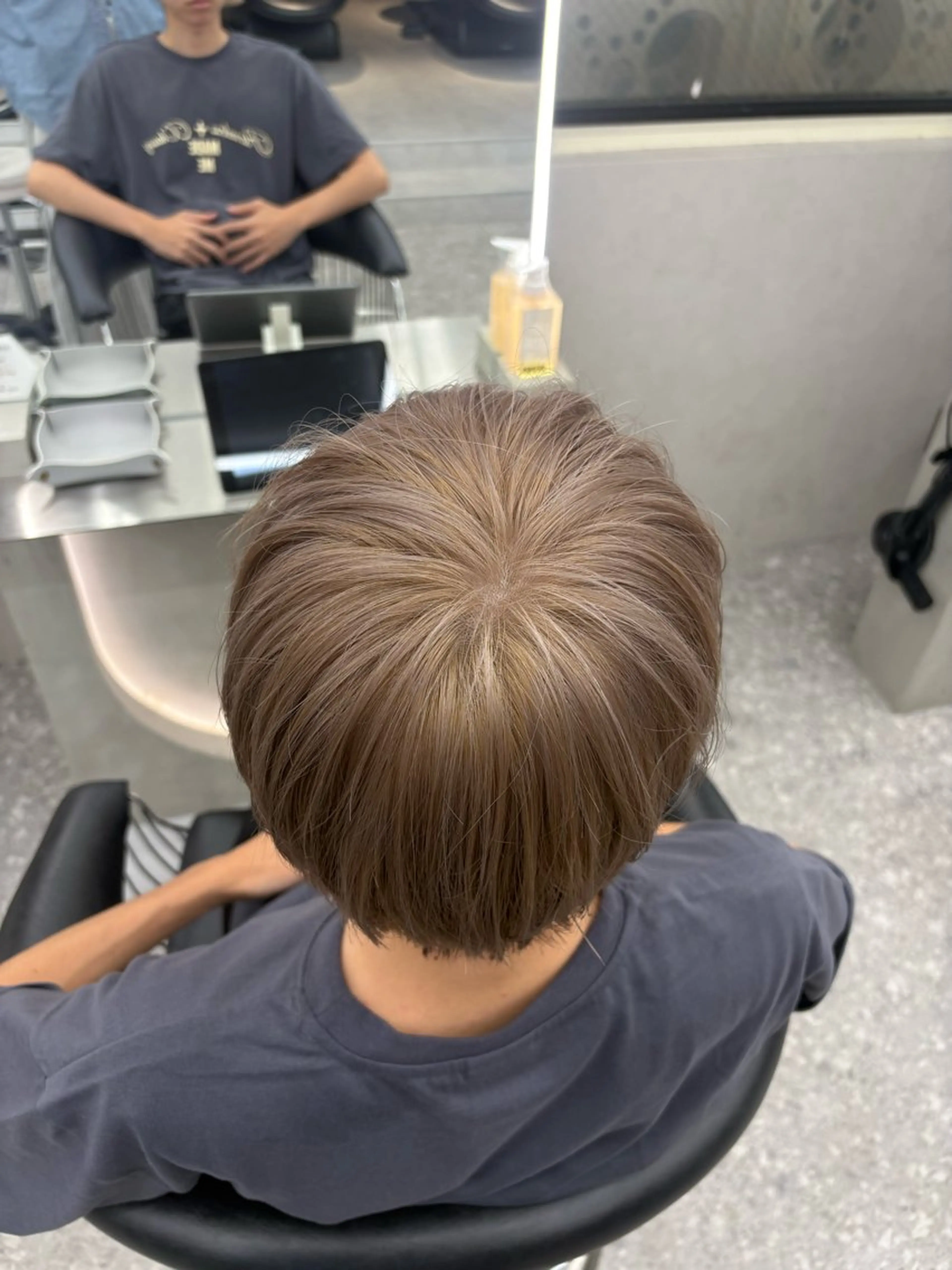 メンズ メンズブリーチ メンズハイトーン ヘアカラー トリートメント Yuta✂︎ 韓国レイヤー🪽のヘアスタイル